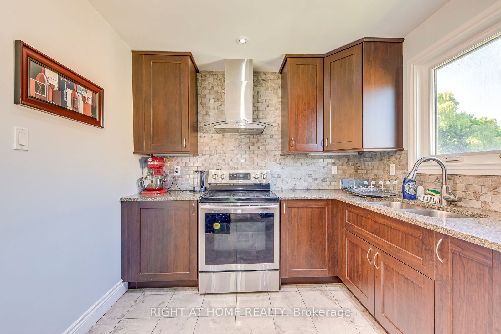 4004 Midhurst Lane Main, Mississauga, ON L4Z 1C7 photo 3
