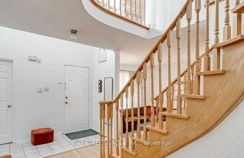 3177 Colonial Drive Upper2, Mississauga, ON L5L 5L3 photo 2