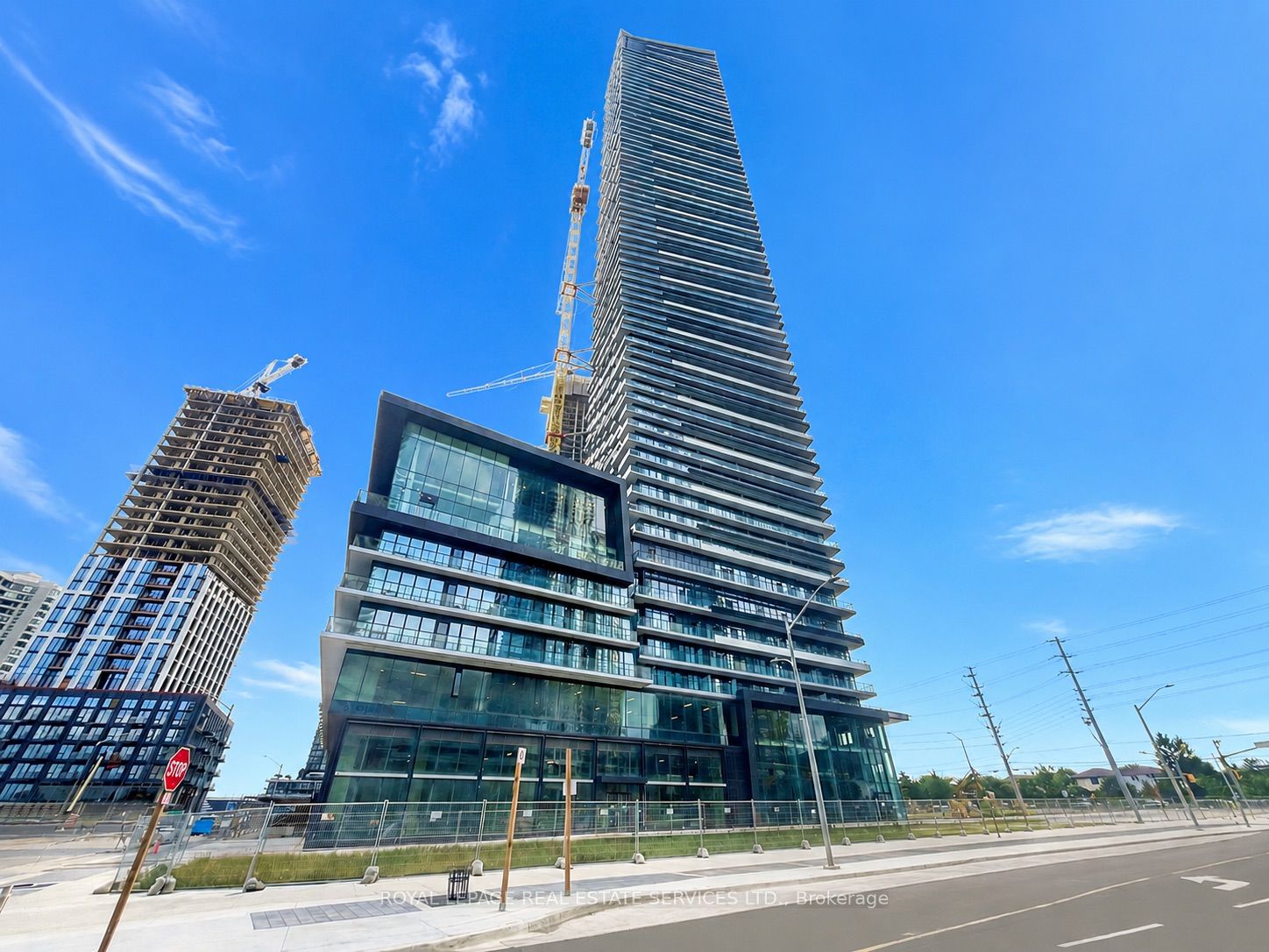 448 Burnahamthorpe Road W 613, Mississauga, ON L5B 0R4