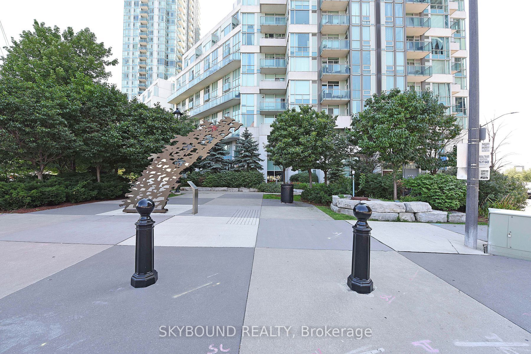 3939 Duke of York Boulevard 1706, Mississauga, ON L5B 4N2 photo 2