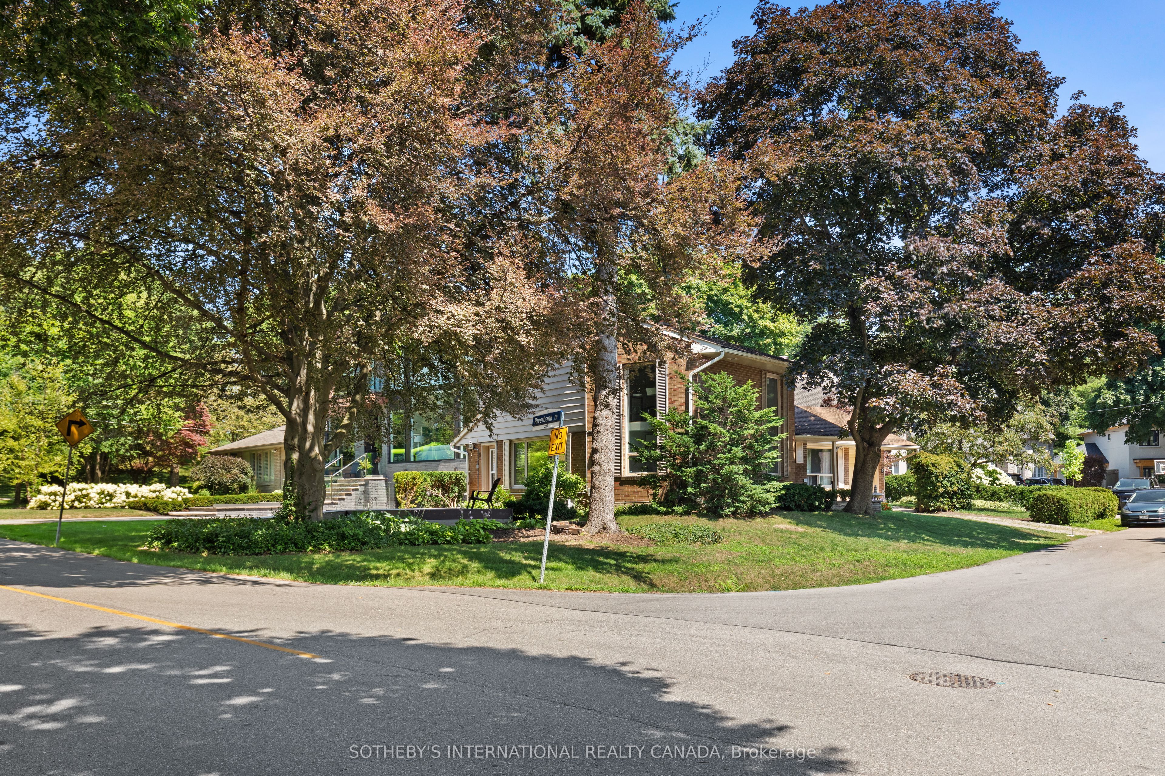9 Babington Court, Toronto, ON M9A 1J7 photo 2