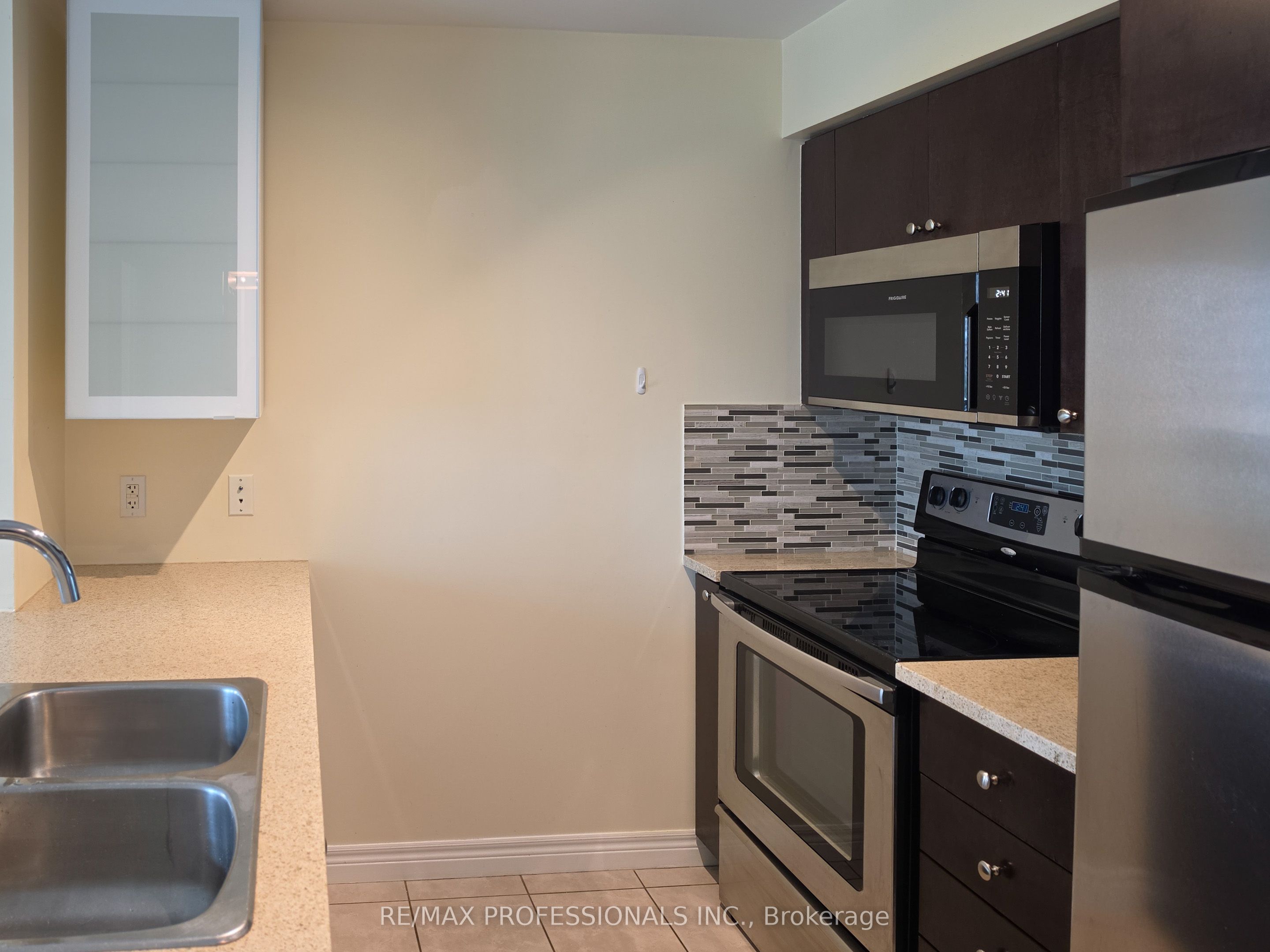 208 Enfield Place 805, Mississauga, ON L5B 0G8 photo 4