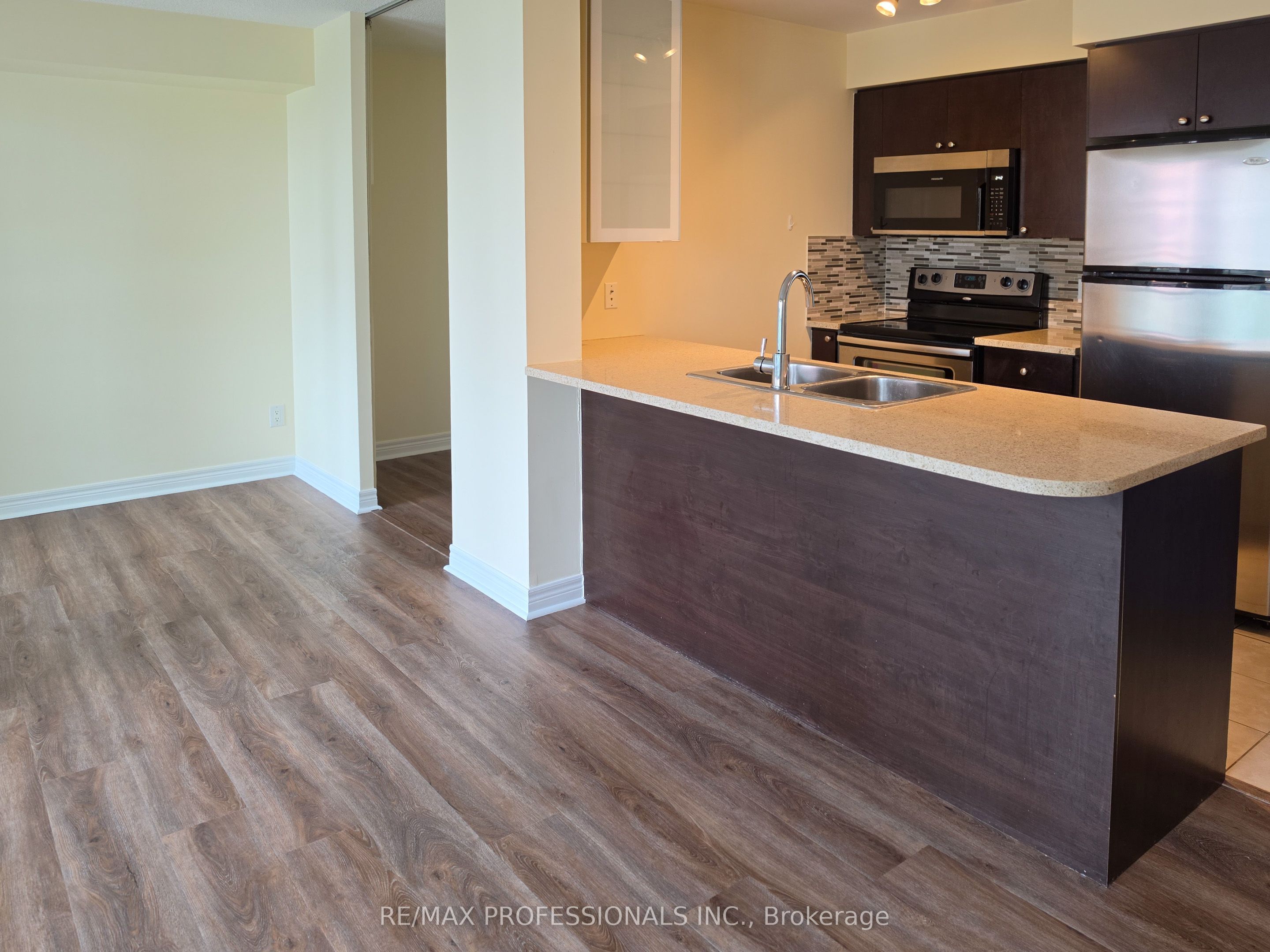 208 Enfield Place 805, Mississauga, ON L5B 0G8 photo 5