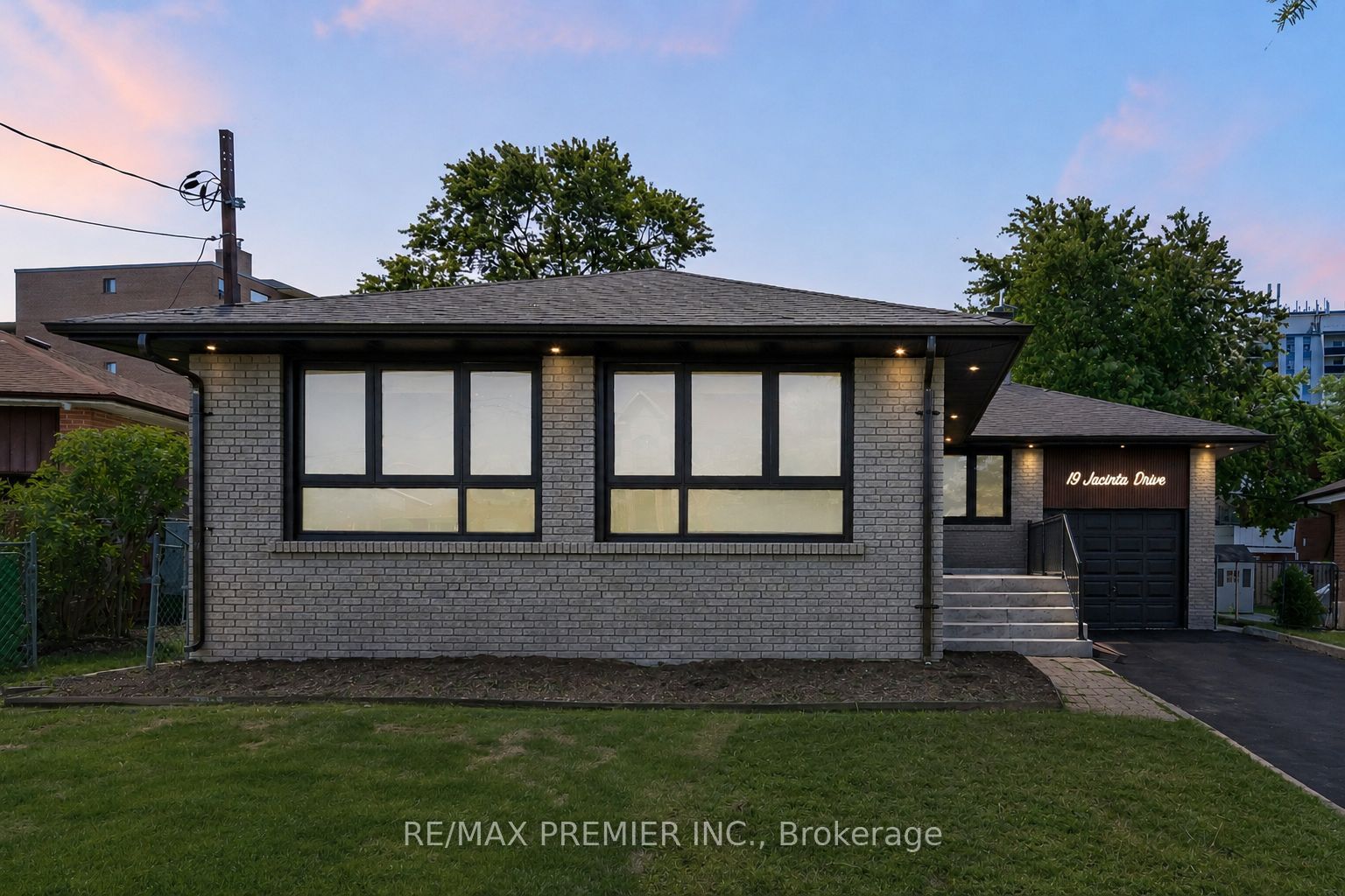 19 Jacinta Drive, Toronto, ON M6L 1H6