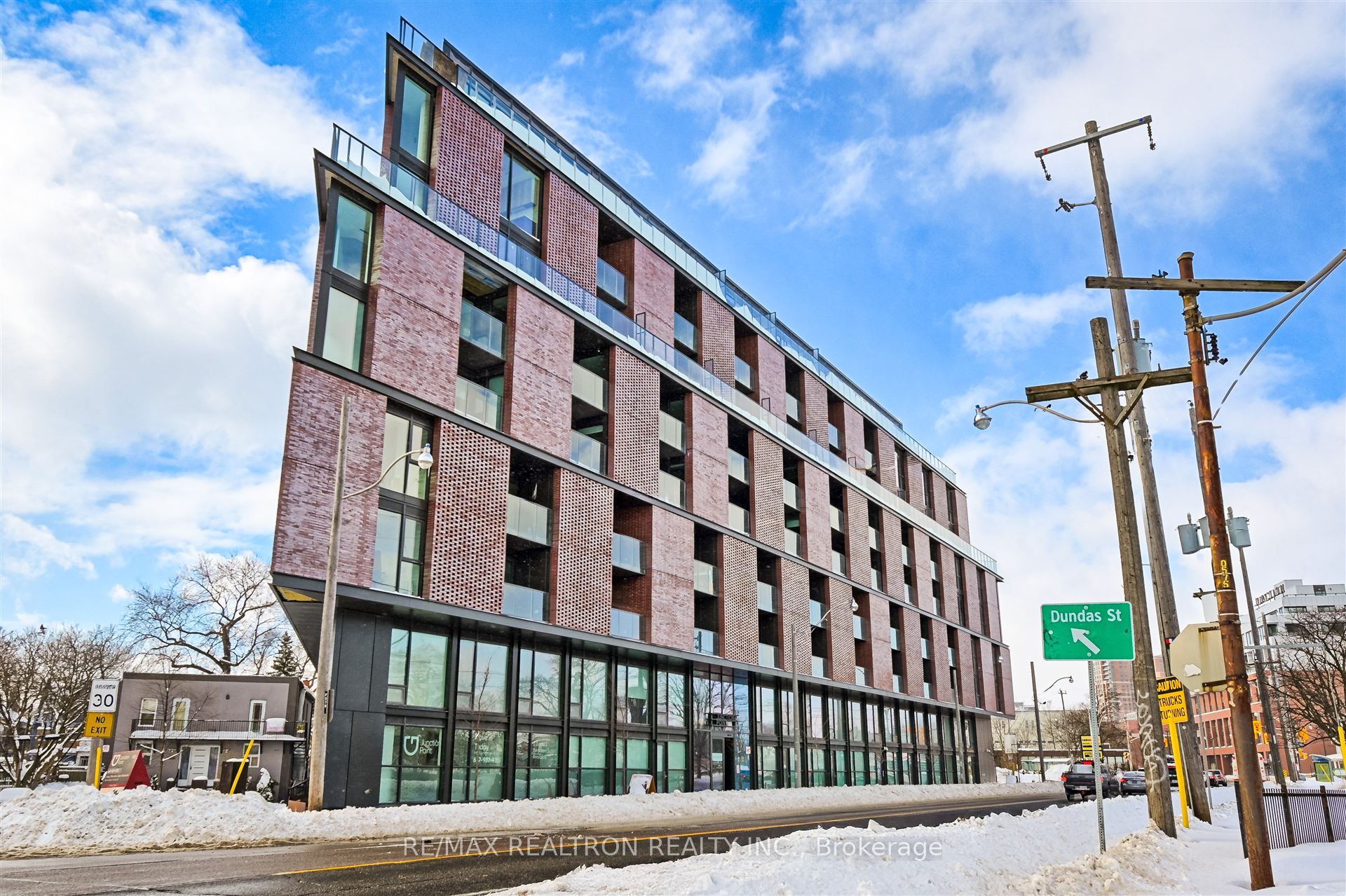 2625 Dundas Street W 611, Toronto, ON M6P 0C5