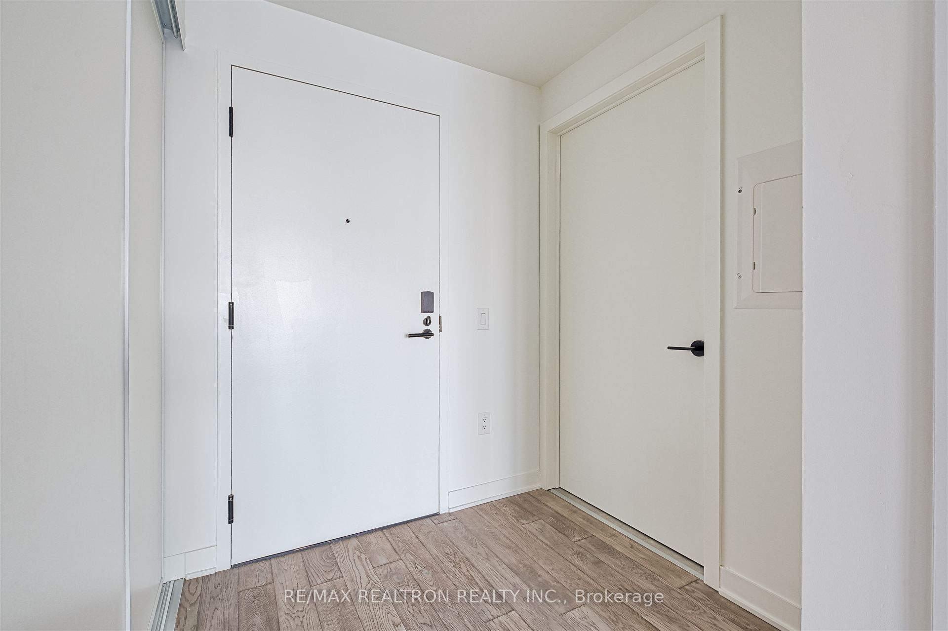 2625 Dundas Street W 611, Toronto, ON M6P 0C5 photo 4