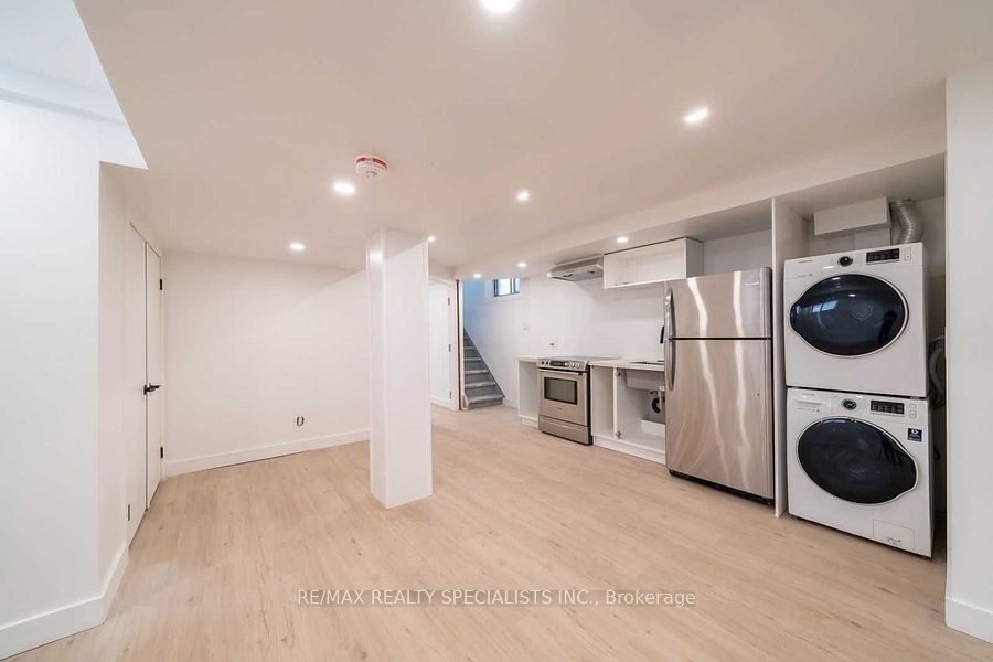 29 Goodwood Avenue Lower, Toronto, ON M6E 1J1 photo 2