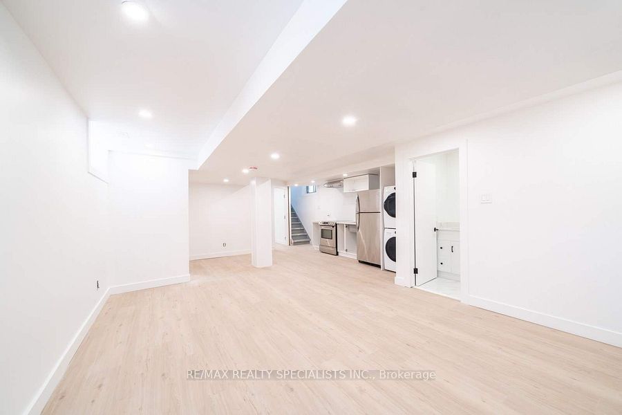 29 Goodwood Avenue Lower, Toronto, ON M6E 1J1 photo 3