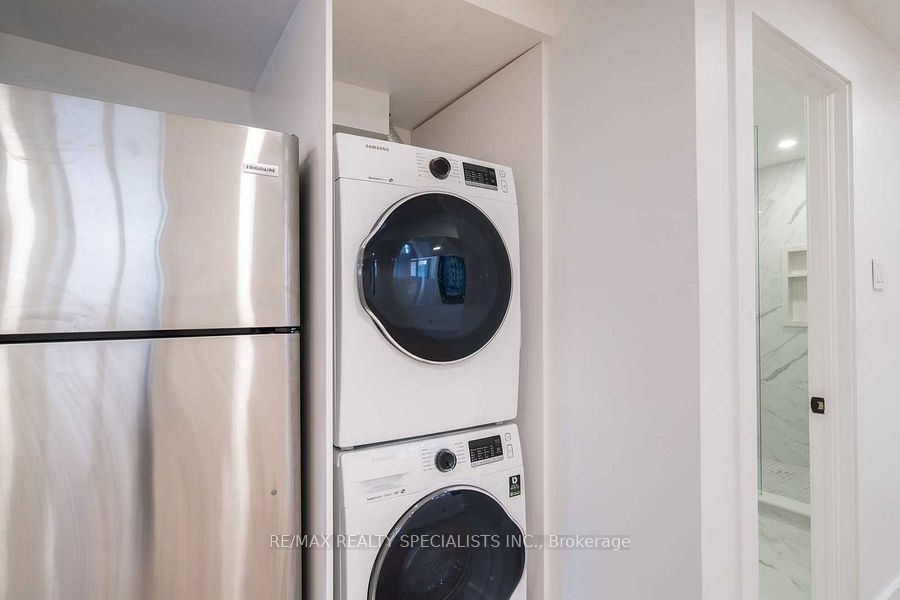 29 Goodwood Avenue Lower, Toronto, ON M6E 1J1 photo 5