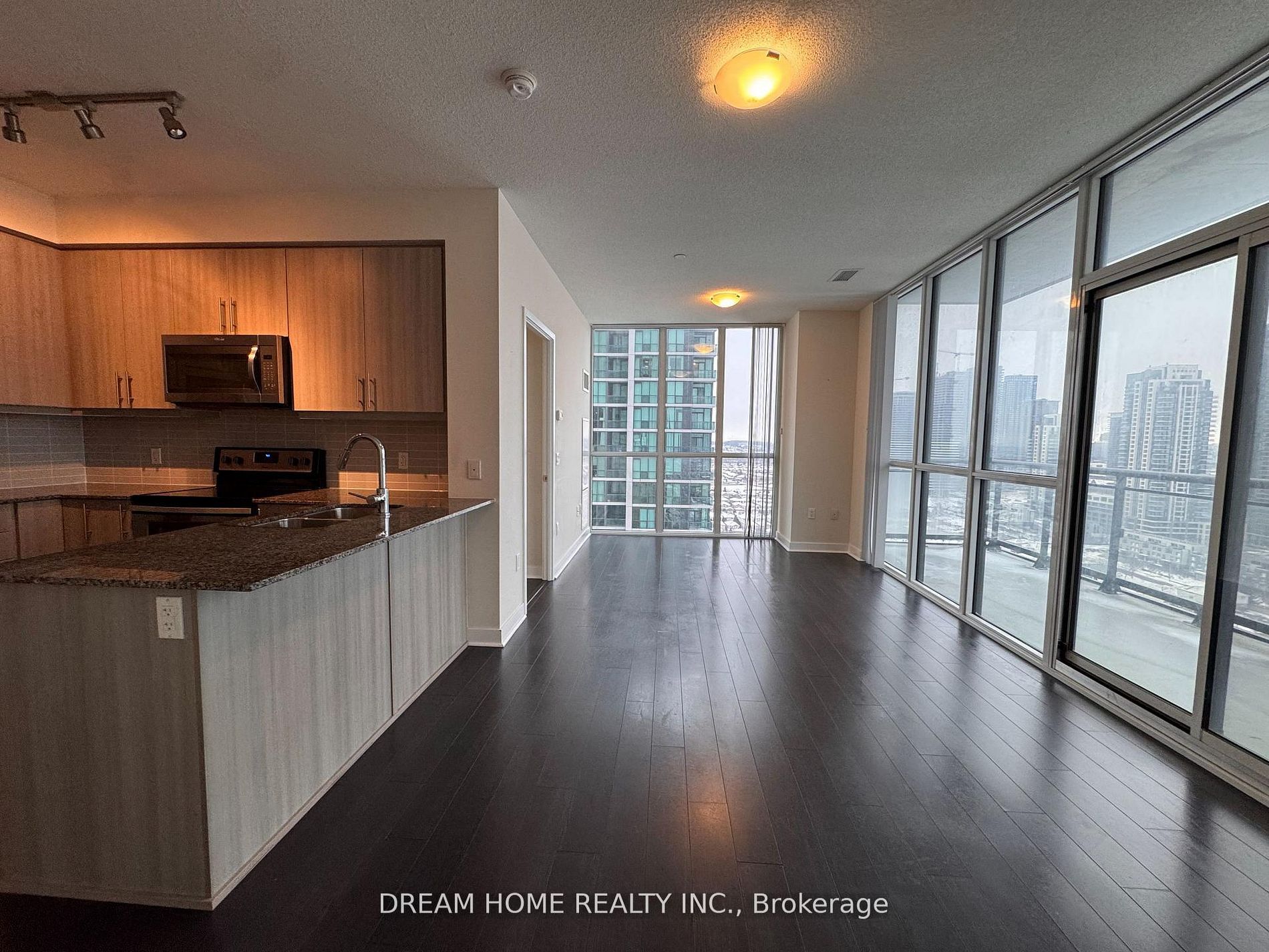 3975 Grand Park Drive 1909, Mississauga, ON L5B 0K4 photo 2