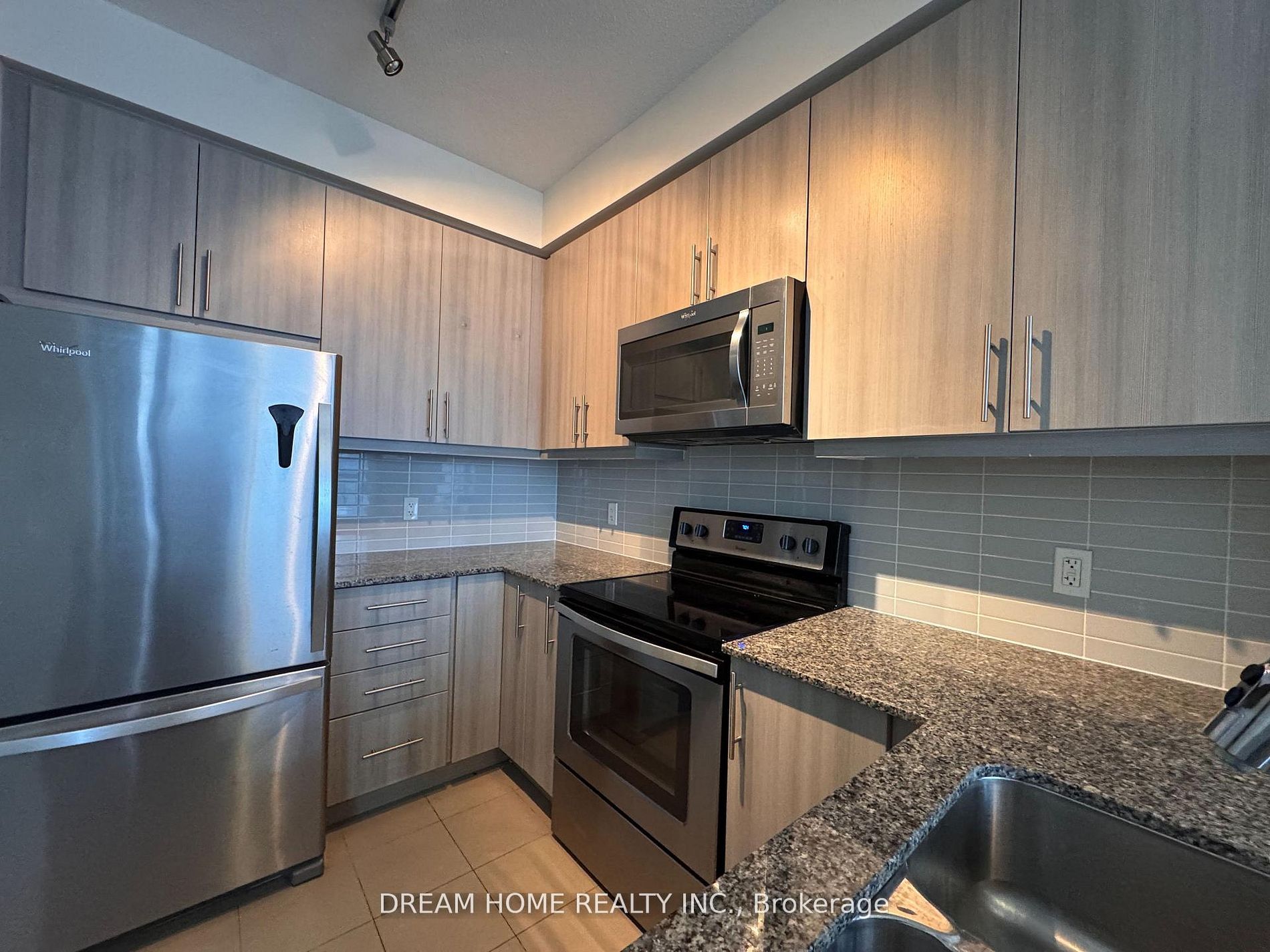 3975 Grand Park Drive 1909, Mississauga, ON L5B 0K4 photo 3