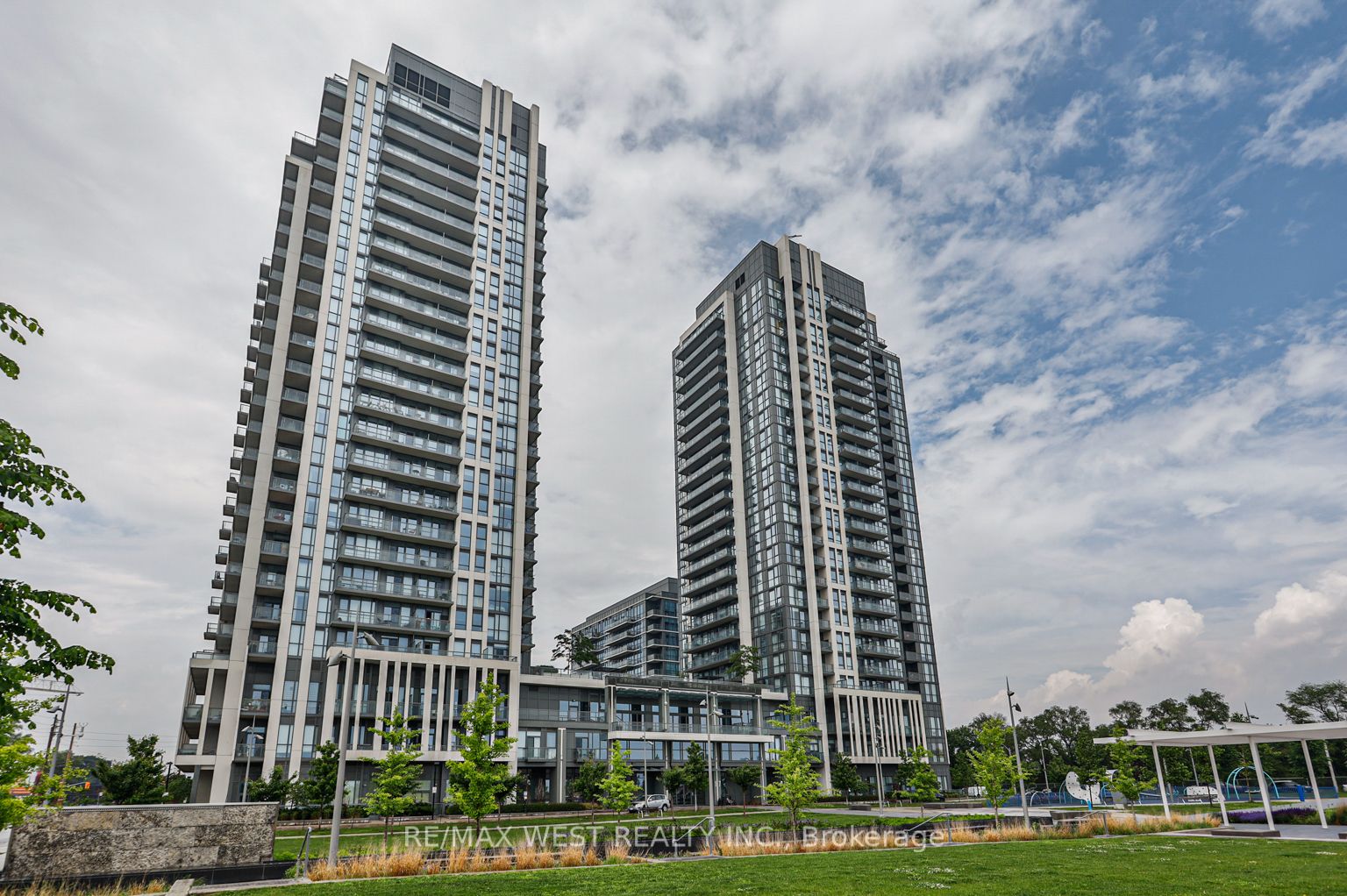 15 Zorra Street 2307, Toronto, ON M8Z 4Z6 photo 2