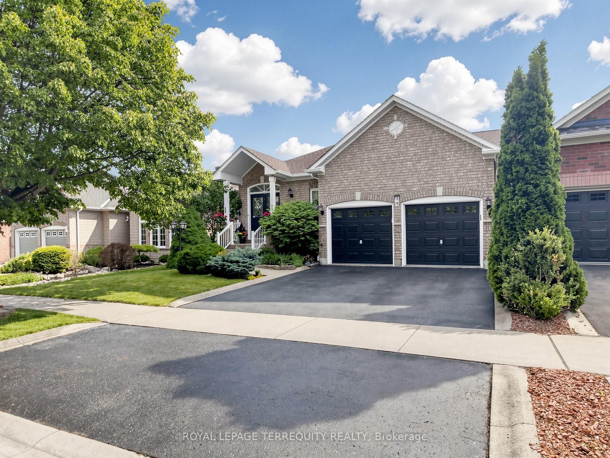 19 Johnson Crescent, Halton Hills, ON L7G 6C9 photo 2