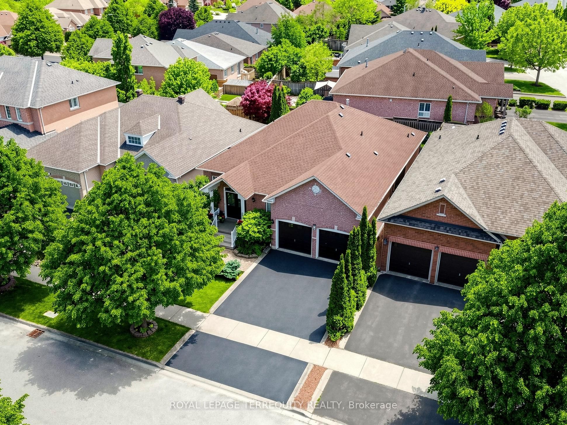 19 Johnson Crescent, Halton Hills, ON L7G 6C9 photo 3