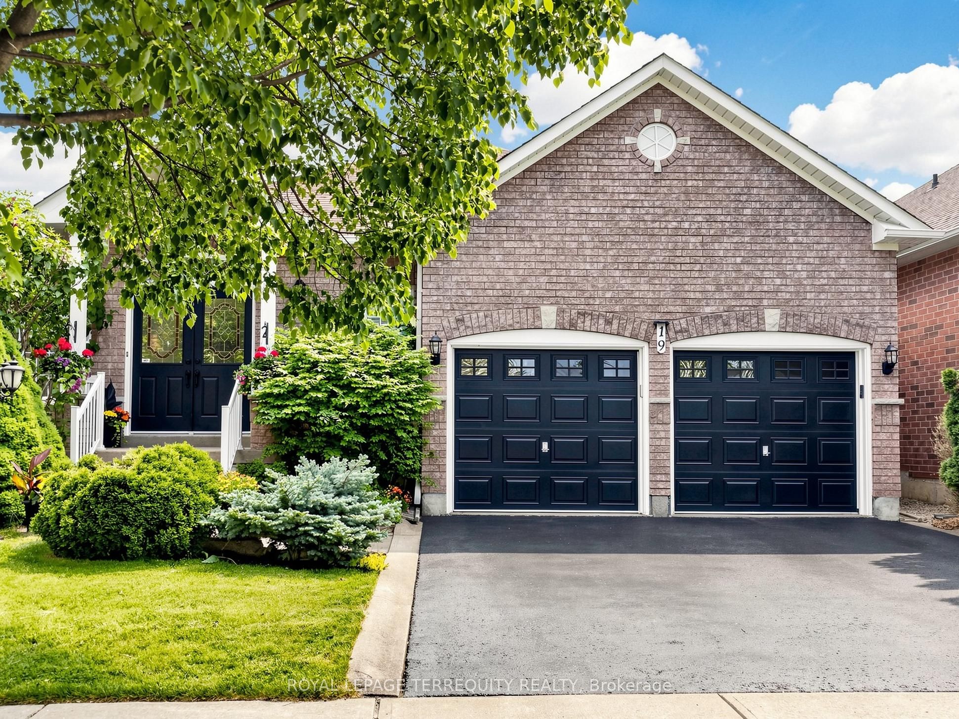 19 Johnson Crescent, Halton Hills, ON L7G 6C9 photo 4