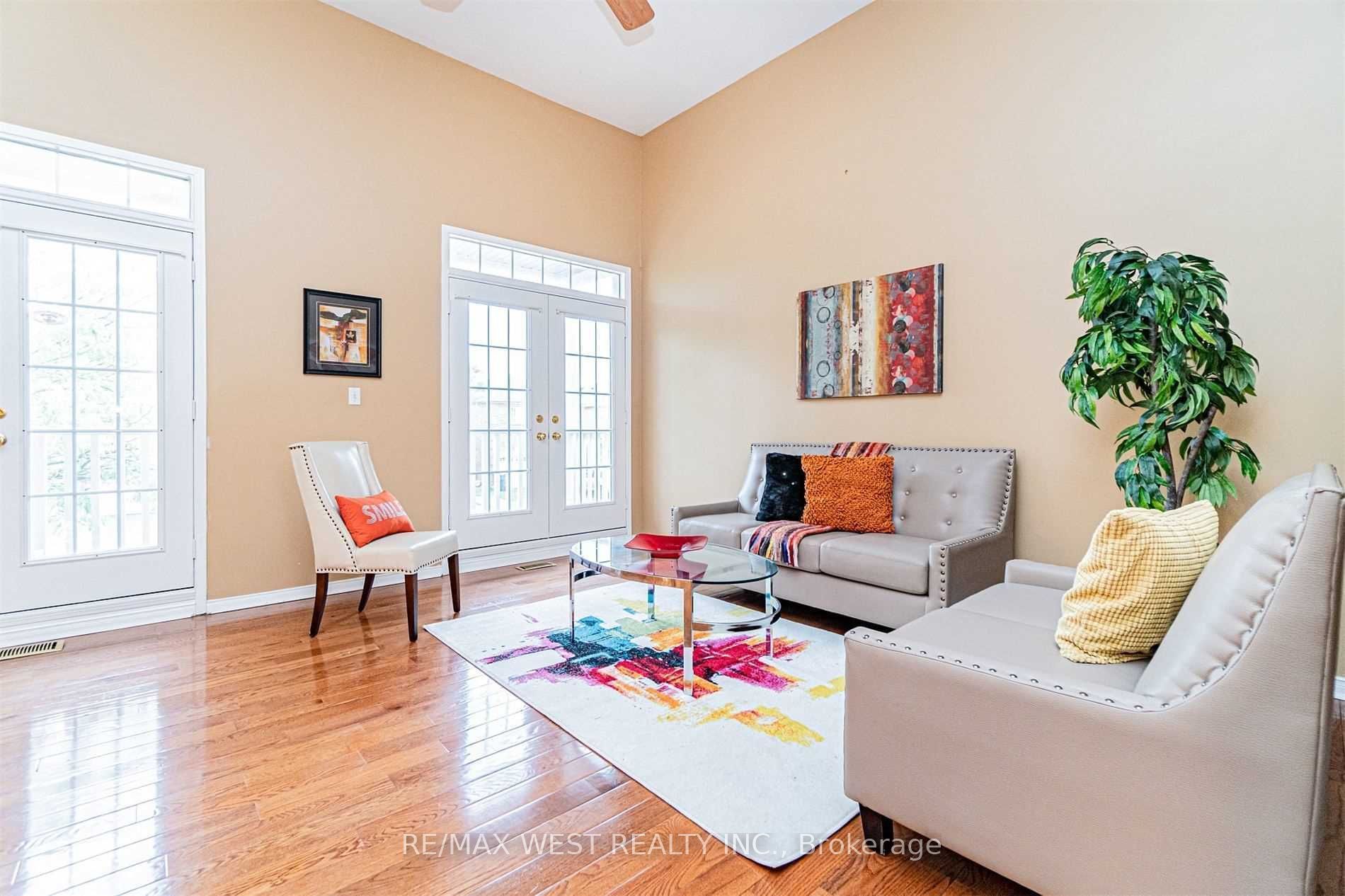 37 Charleswood Circle, Brampton, ON L7A 1Z1 photo 3