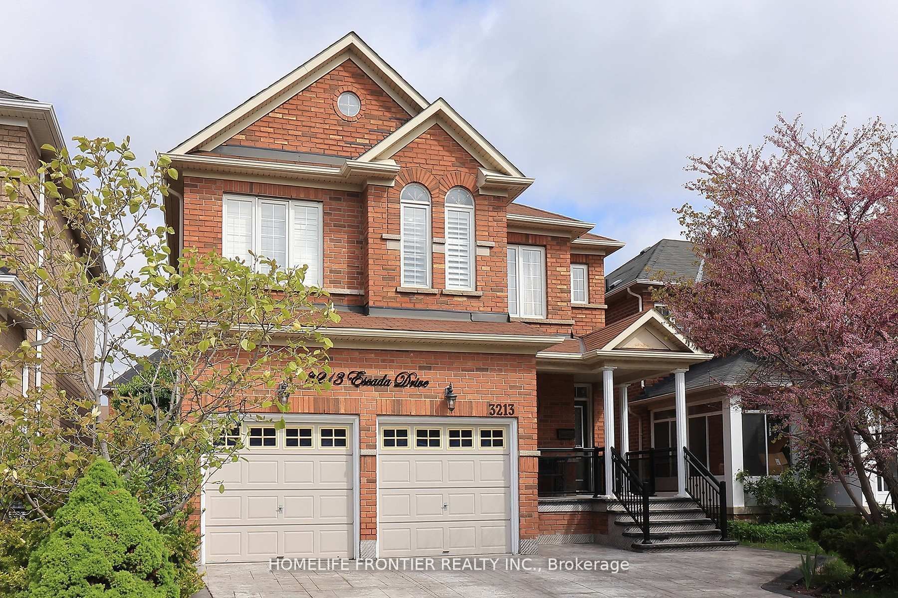 3213 Escada Drive, Mississauga, ON L5M 7V6 photo 2