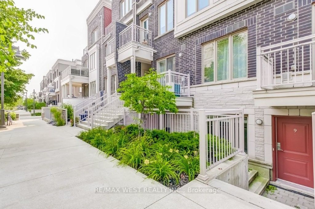 90 Eastwood Park Gardens 9, Toronto, ON M8W 0B2 photo 2