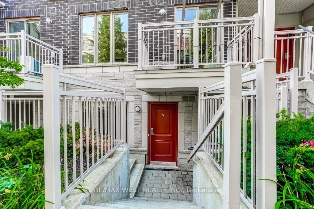 90 Eastwood Park Gardens 9, Toronto, ON M8W 0B2 photo 3