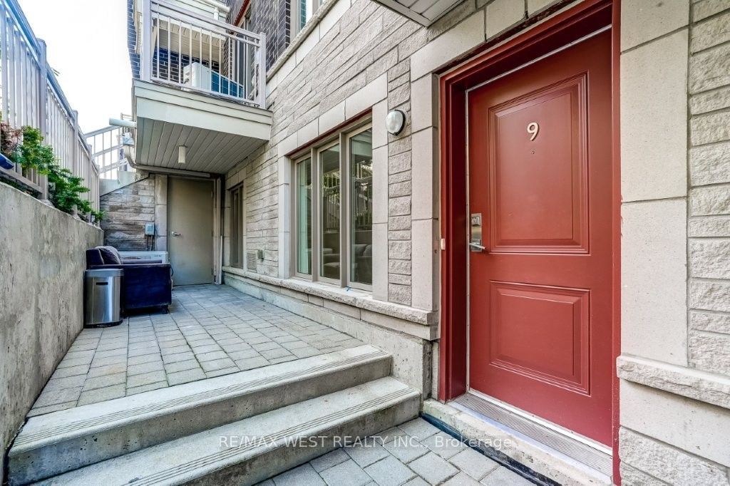 90 Eastwood Park Gardens 9, Toronto, ON M8W 0B2 photo 4