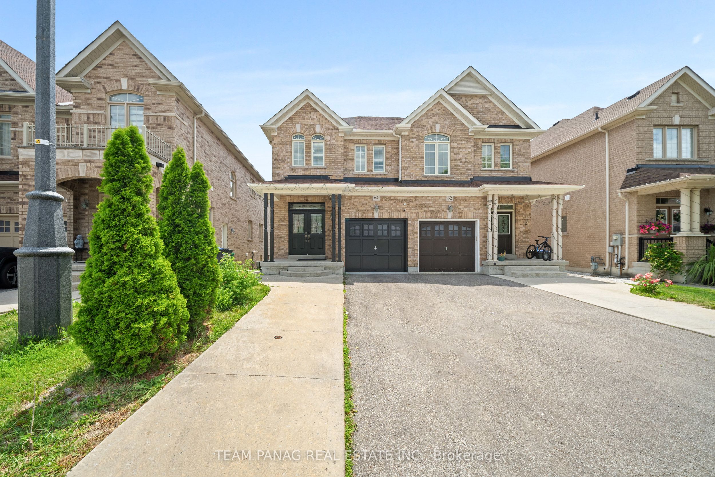 64 Clearfield Drive, Brampton, ON L6P 3J4 photo 2