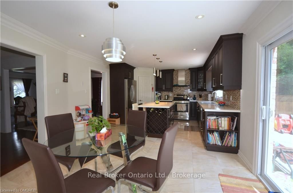 1609 Pilgrims Way, Oakville, ON L6M 2H2 photo 4