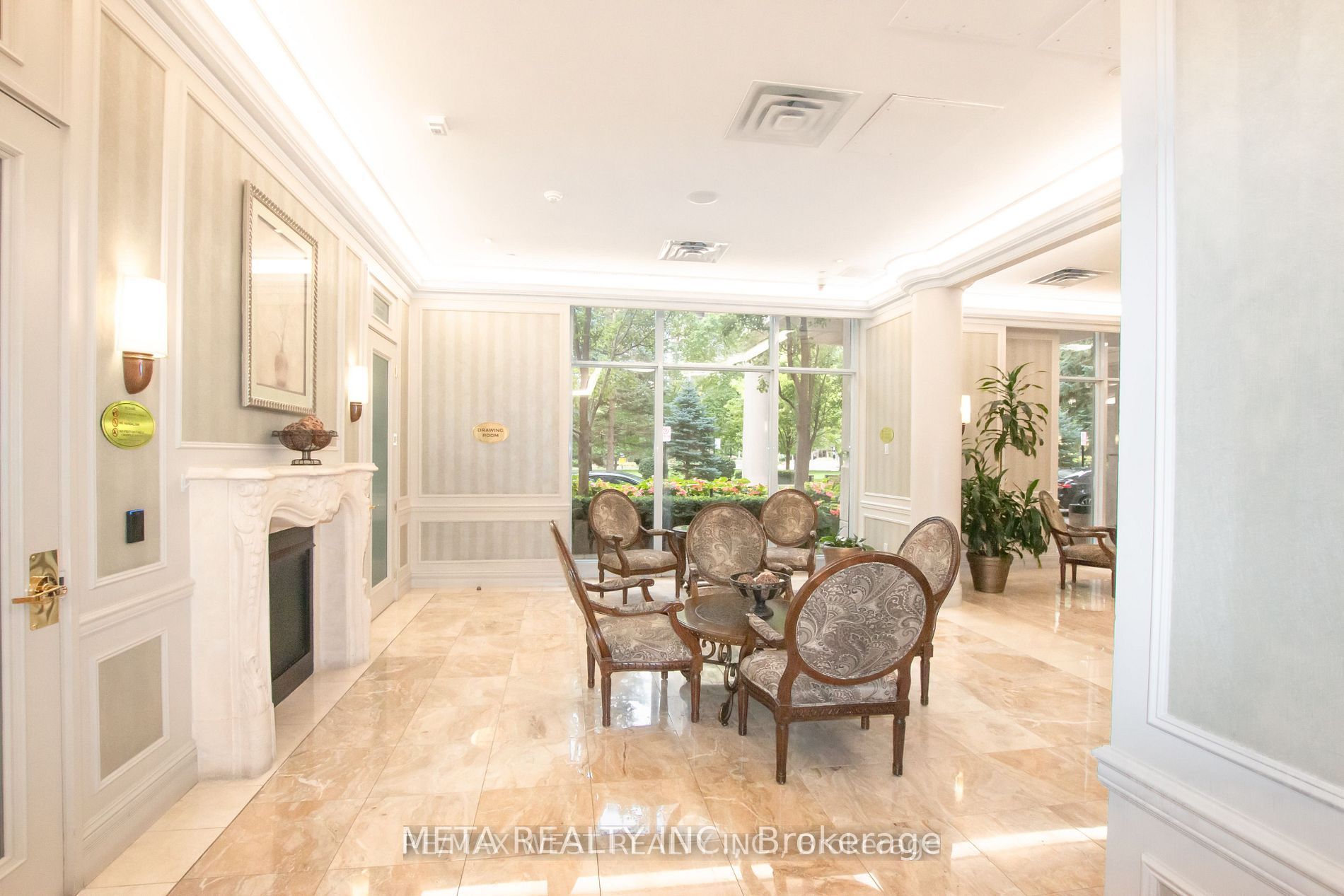 35 Kingsbridge Garden Circle 1501, Mississauga, ON L5R 3Z5 photo 2