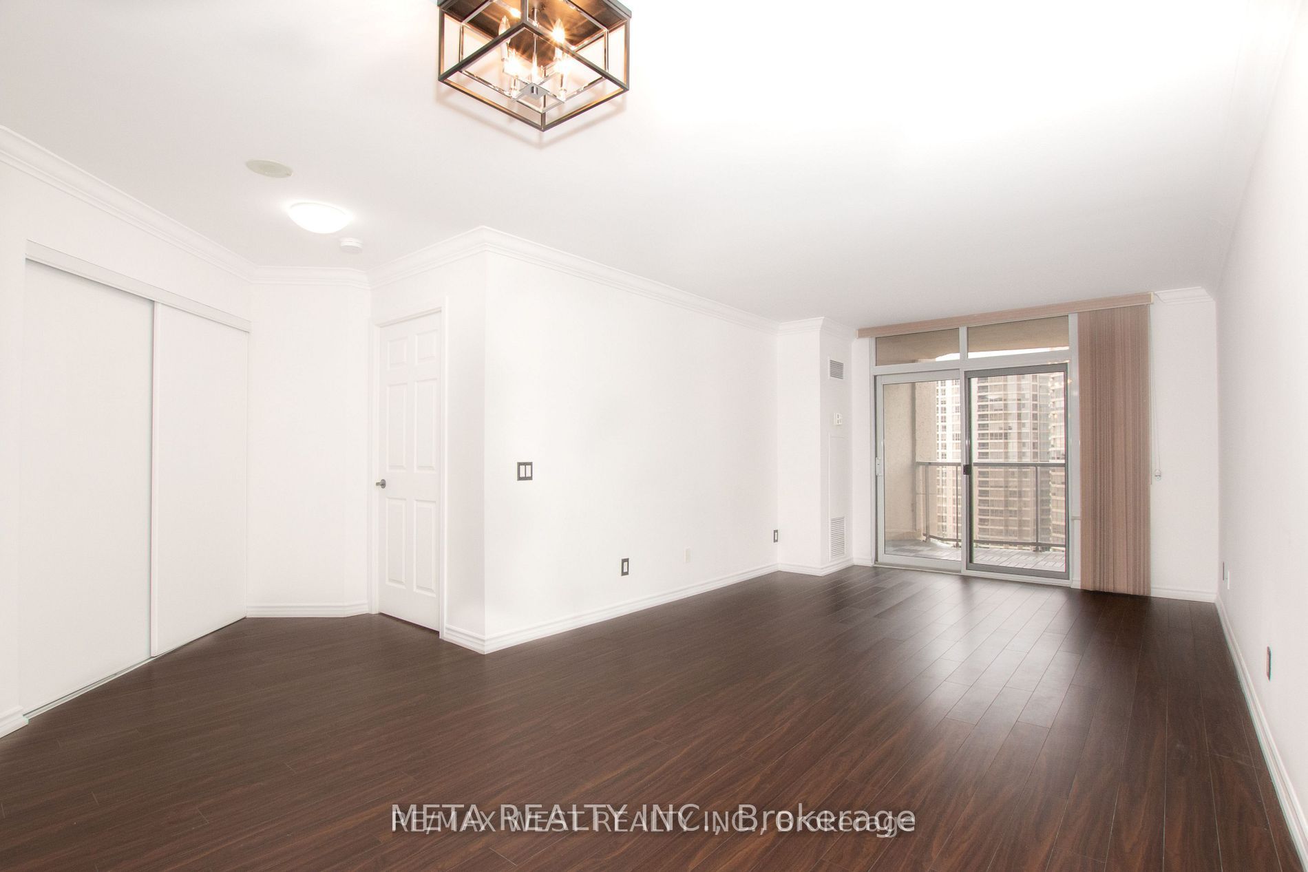 35 Kingsbridge Garden Circle 1501, Mississauga, ON L5R 3Z5 photo 4