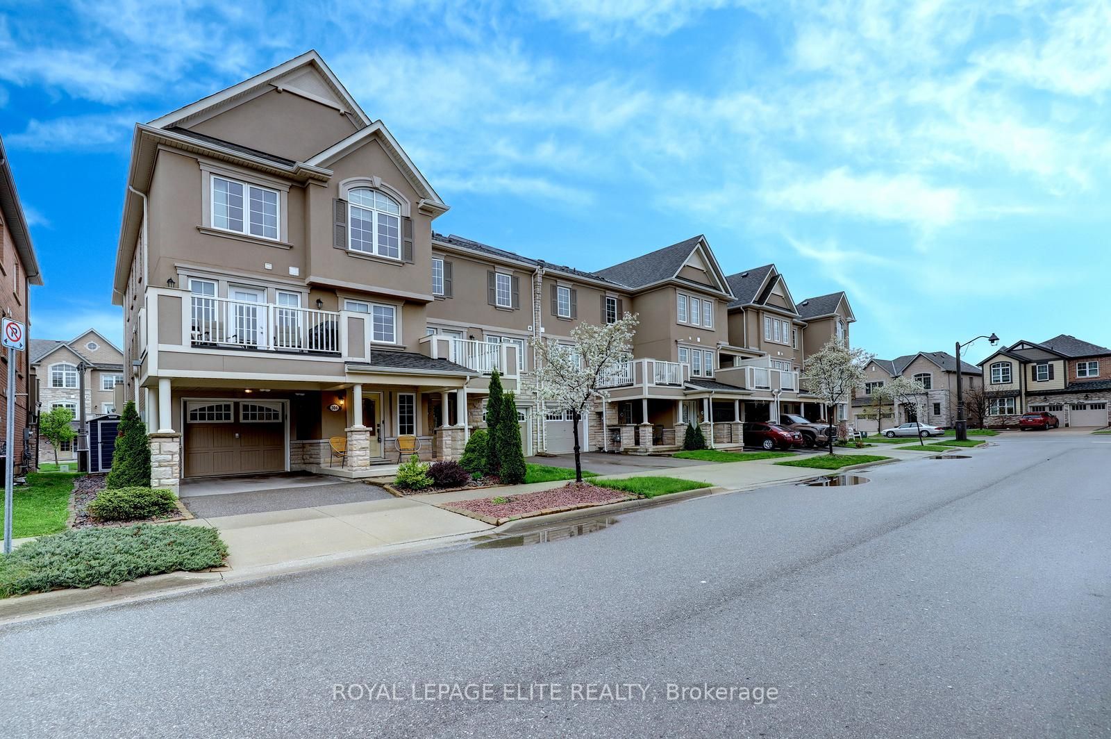 304 Sarah Cline Drive, Oakville, ON L6M 0V7 photo 2