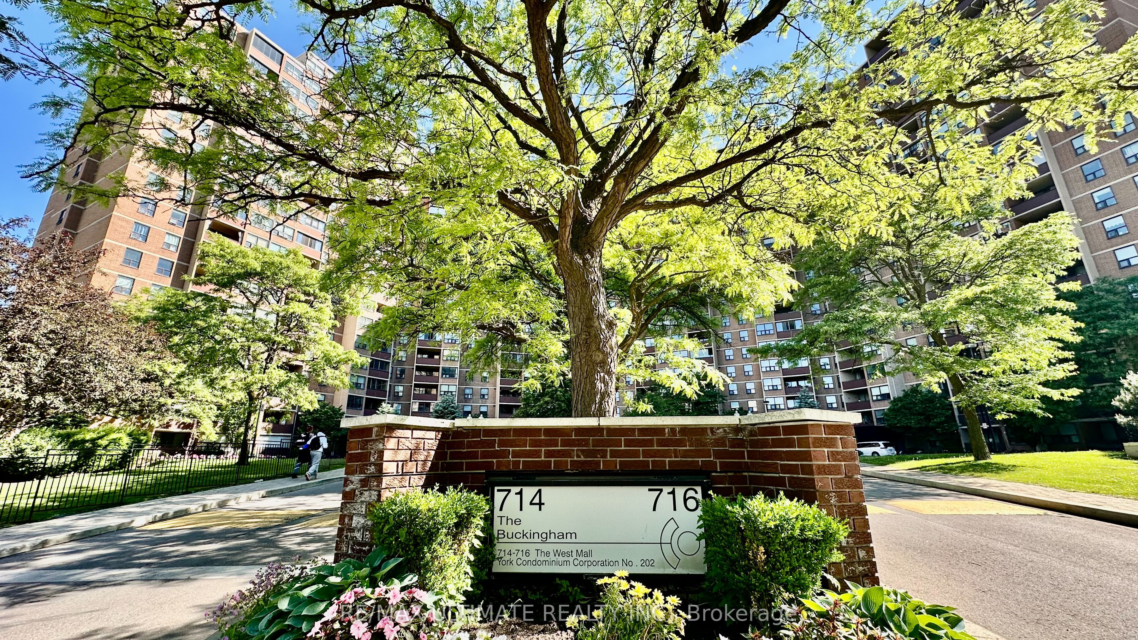 714 The West Mall 1710, Toronto, ON M9C 4X1 photo 2