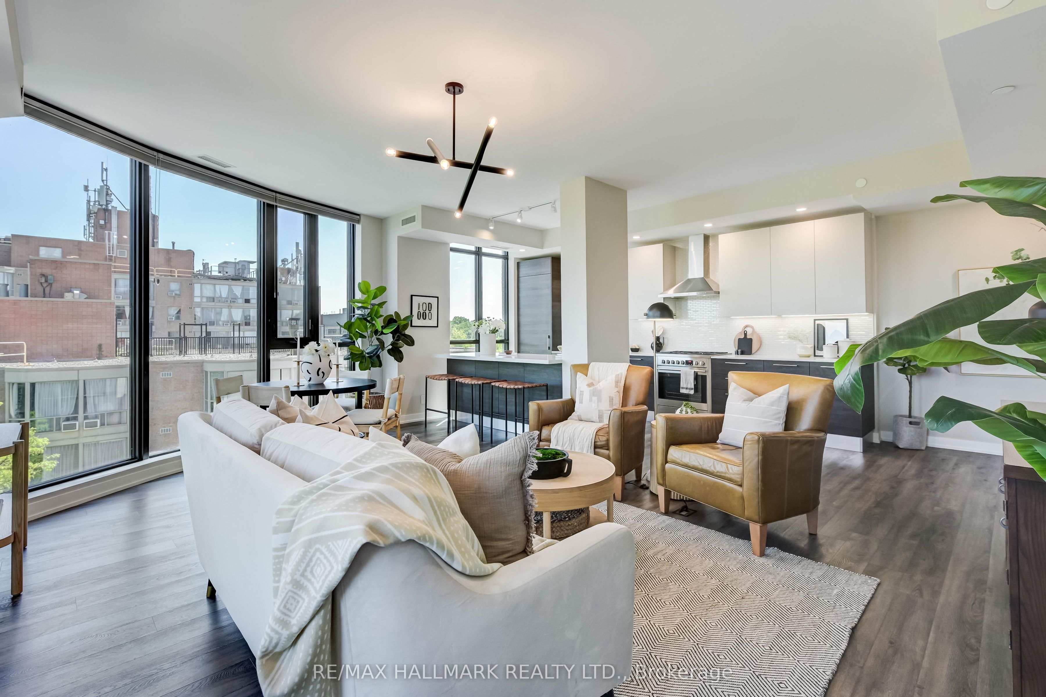 2118 Bloor Street W 402, Toronto, ON M6S 0A6 photo 4