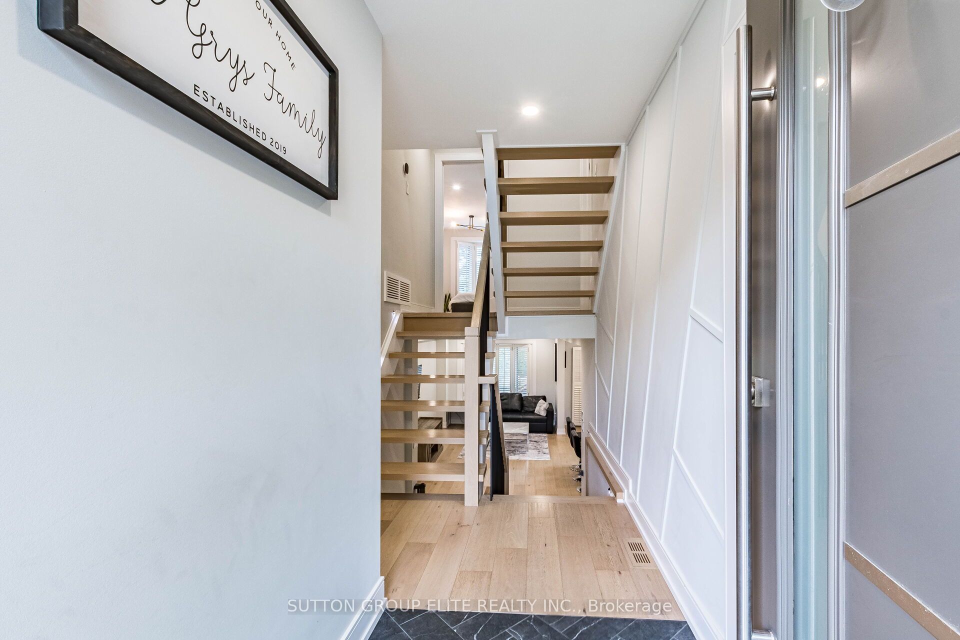 1009 Ibar Way, Mississauga, ON L5H 4H7 photo 2