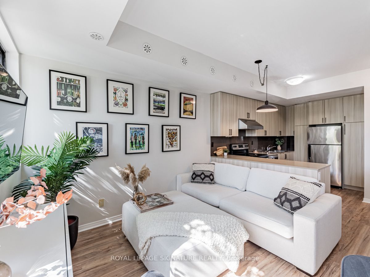 68 Winston Park Boulevard 60, Toronto, ON M3K 1C3
