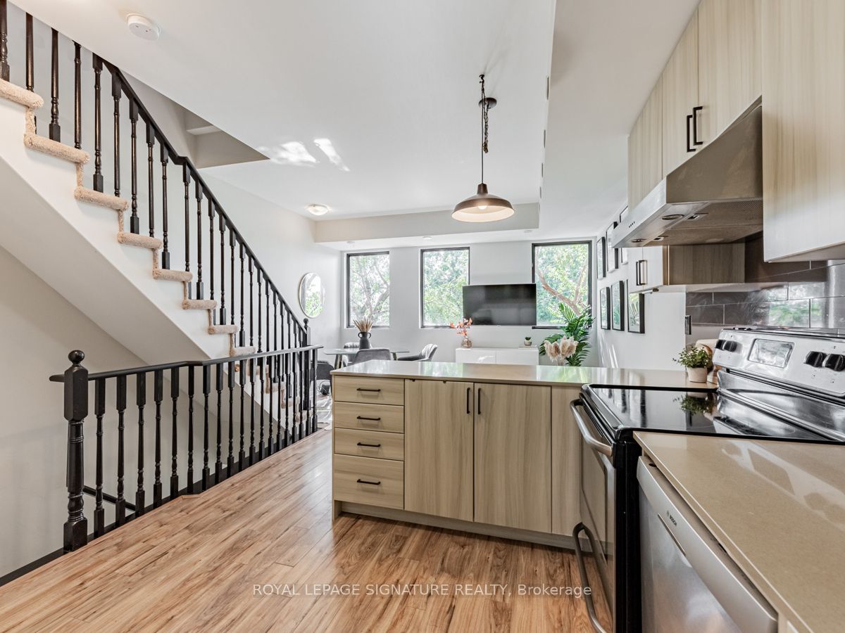 68 Winston Park Boulevard 60, Toronto, ON M3K 1C3 photo 4