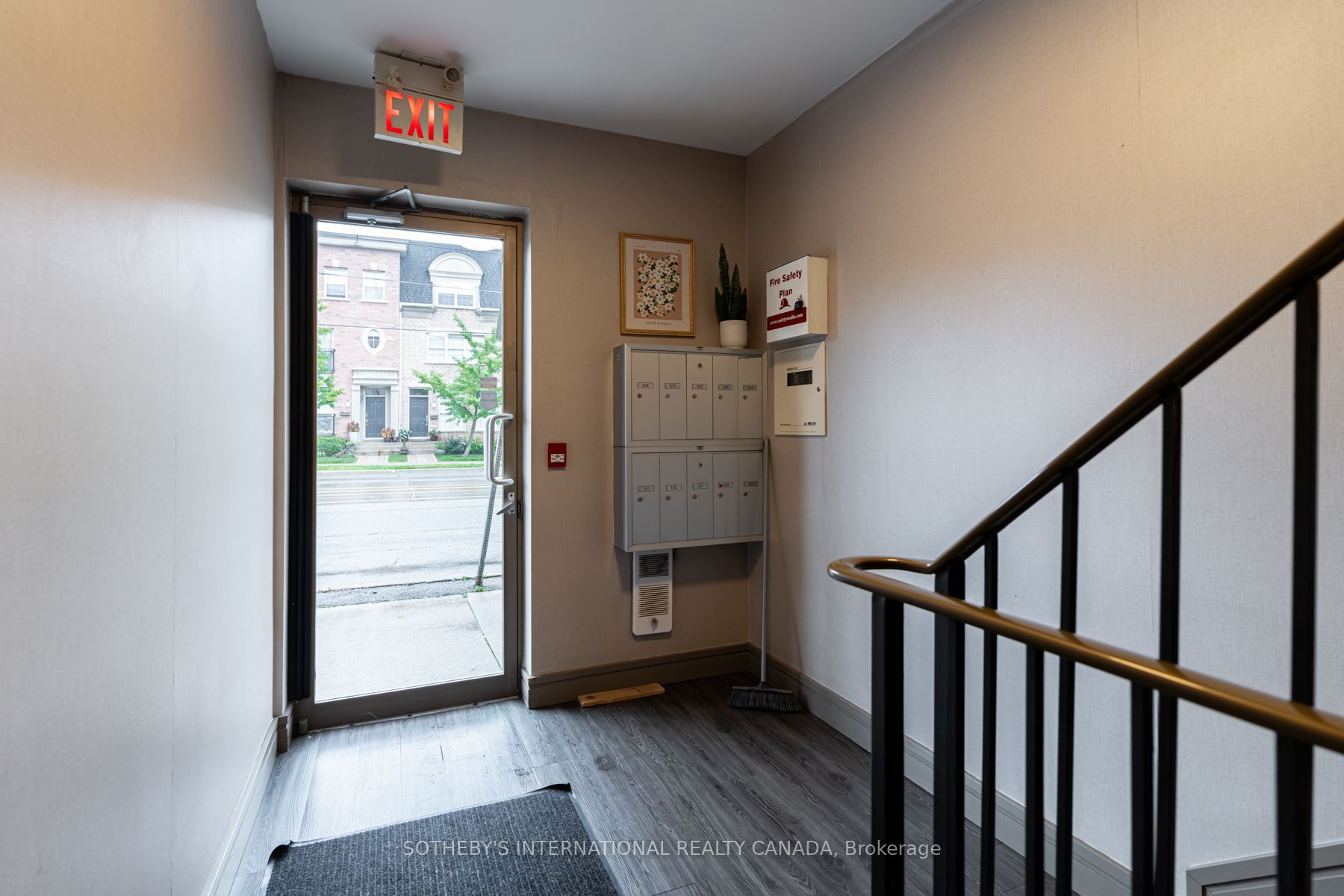 3069 Lakeshore Boulevard 301, Toronto, ON M8V 1K6 photo 4