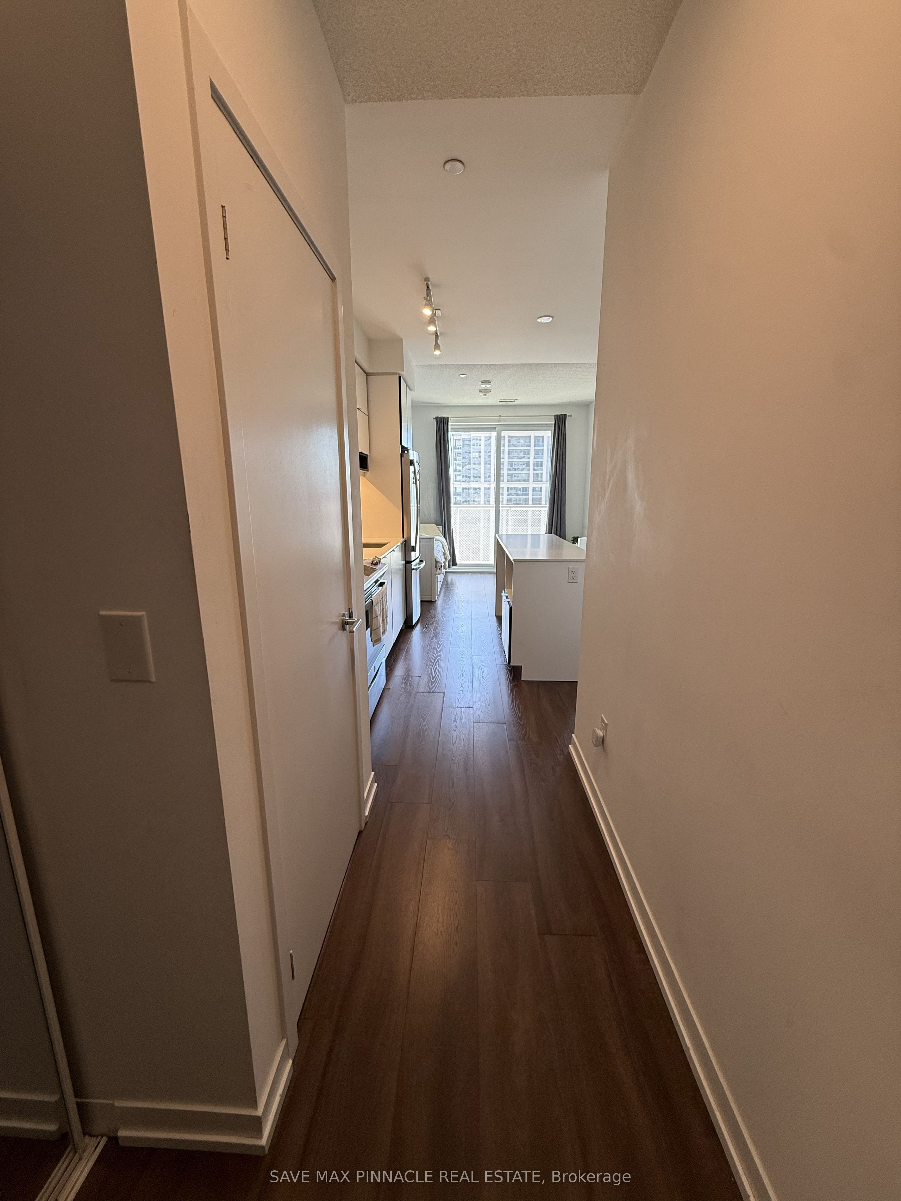 4065 Confederation Parkway 2206, Mississauga, ON L5B 4N1