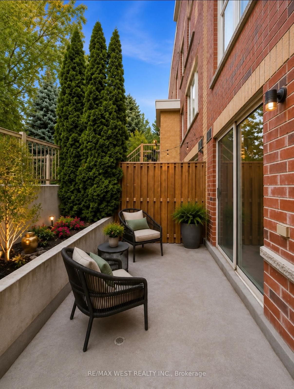 20 Elsie Lane 122, Toronto, ON M6P 3N9 photo 5