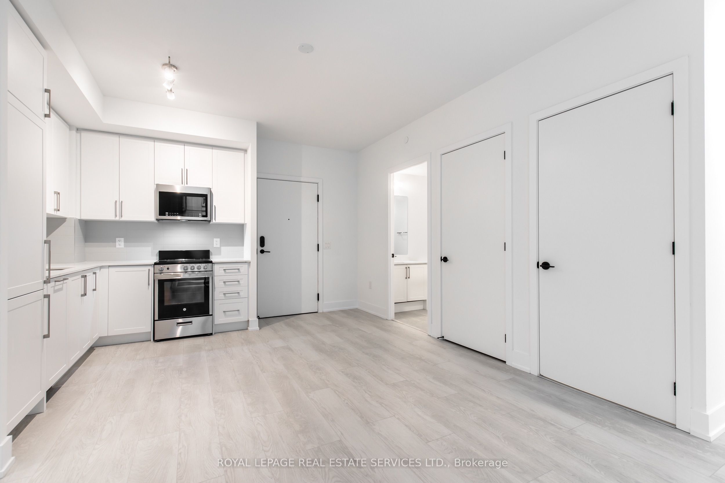 2450 Old Bronte Road 325, Oakville, ON L6M 5P6 photo 3