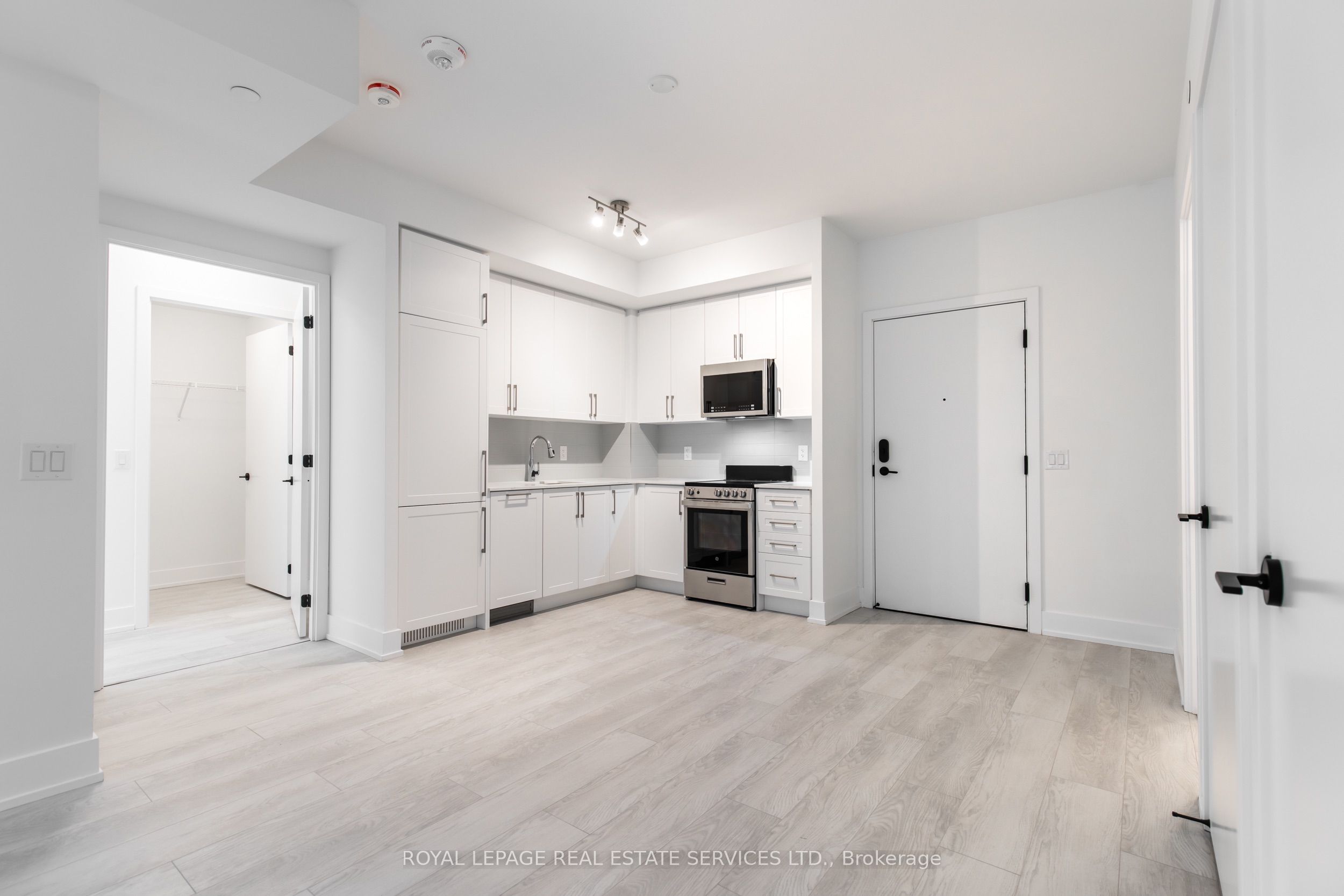 2450 Old Bronte Road 325, Oakville, ON L6M 5P6 photo 4