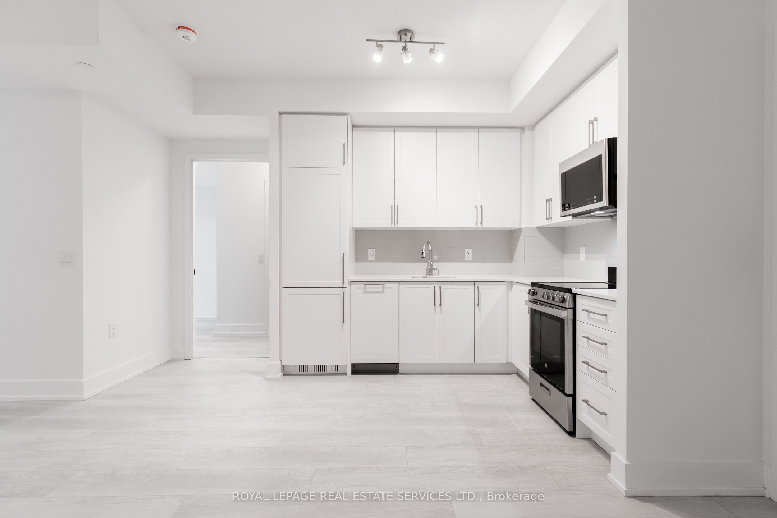 2450 Old Bronte Road 325, Oakville, ON L6M 5P6 photo 5