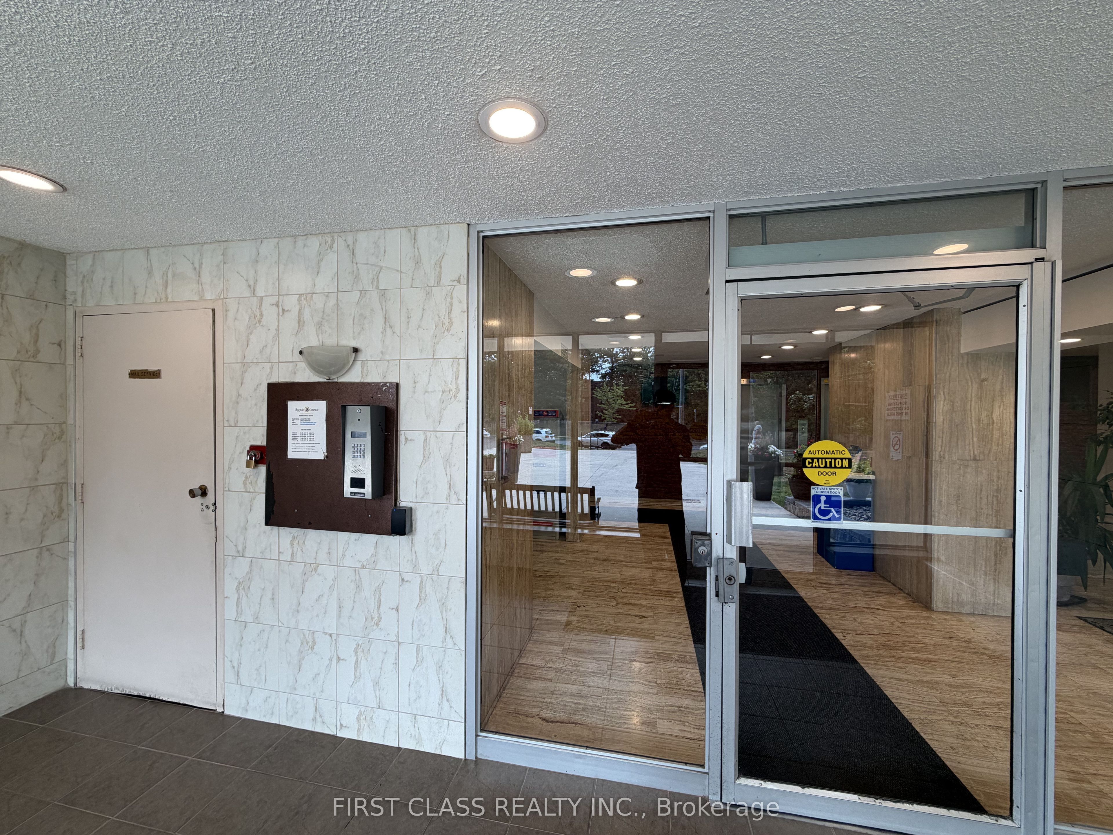335 Driftwood Avenue 903, Toronto, ON M3N 2P3 photo 5
