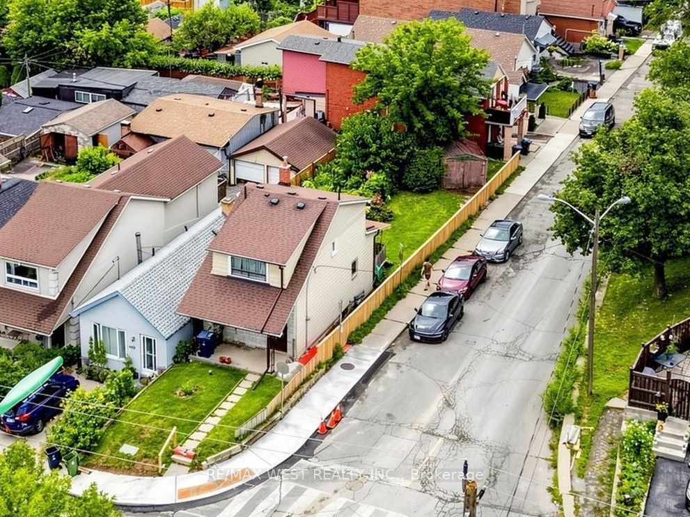 410 Silverthorn Avenue, Toronto, ON M6M 3H2