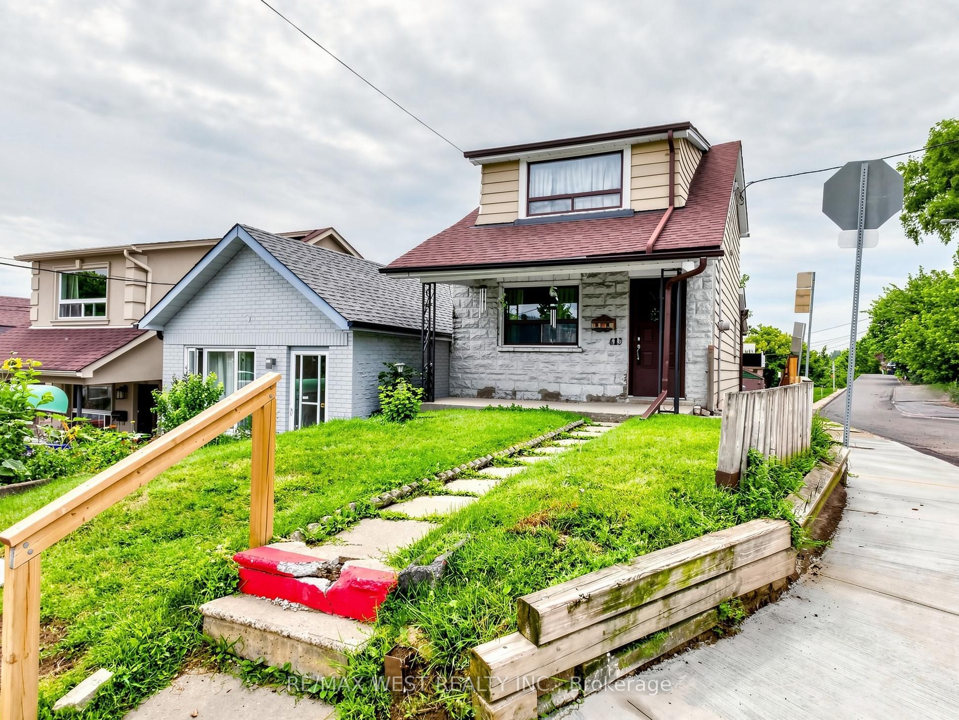410 Silverthorn Avenue, Toronto, ON M6M 3H2 photo 5