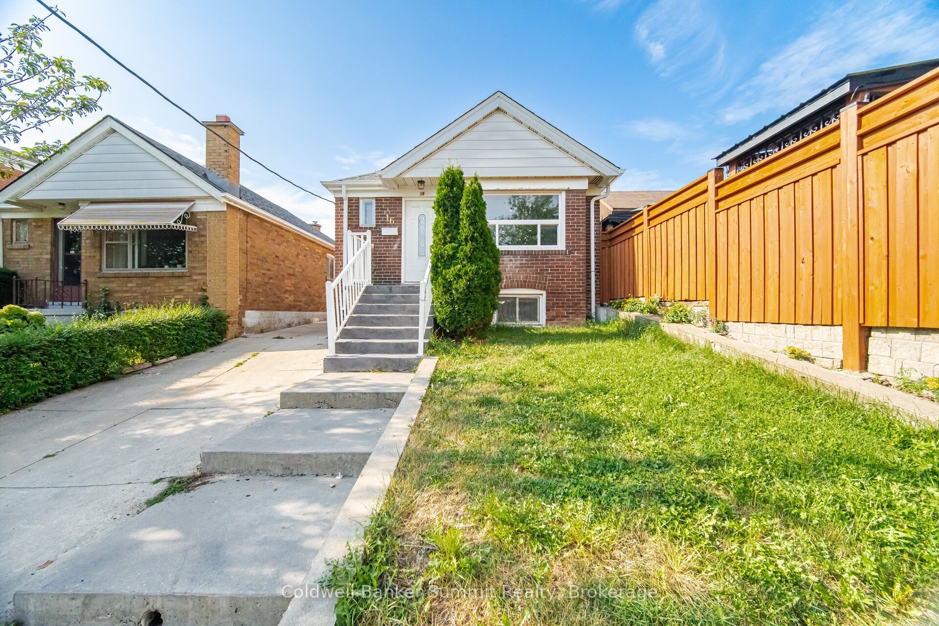 16 Holwood Avenue, Toronto, ON M6M 1P5 photo 2