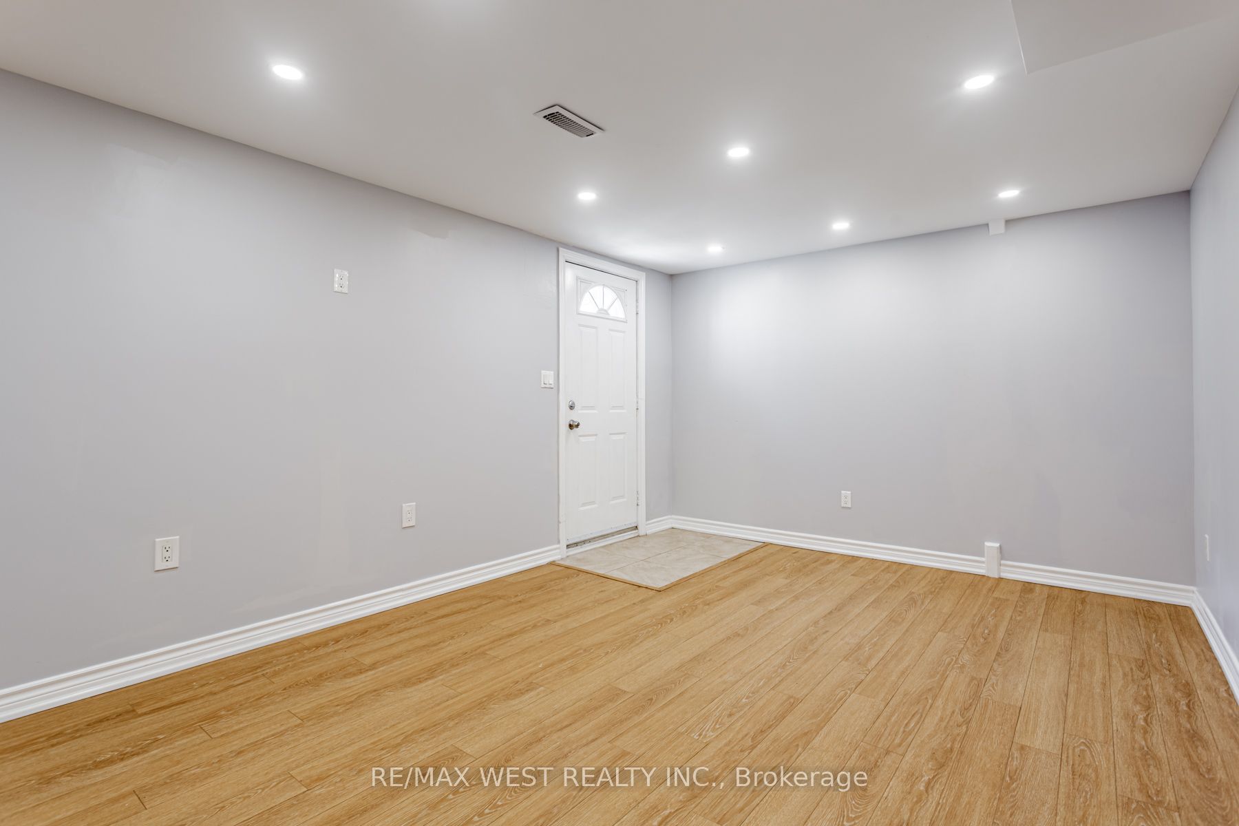 31 Clair Road Basement, Toronto, ON M3N 1A7 photo 2