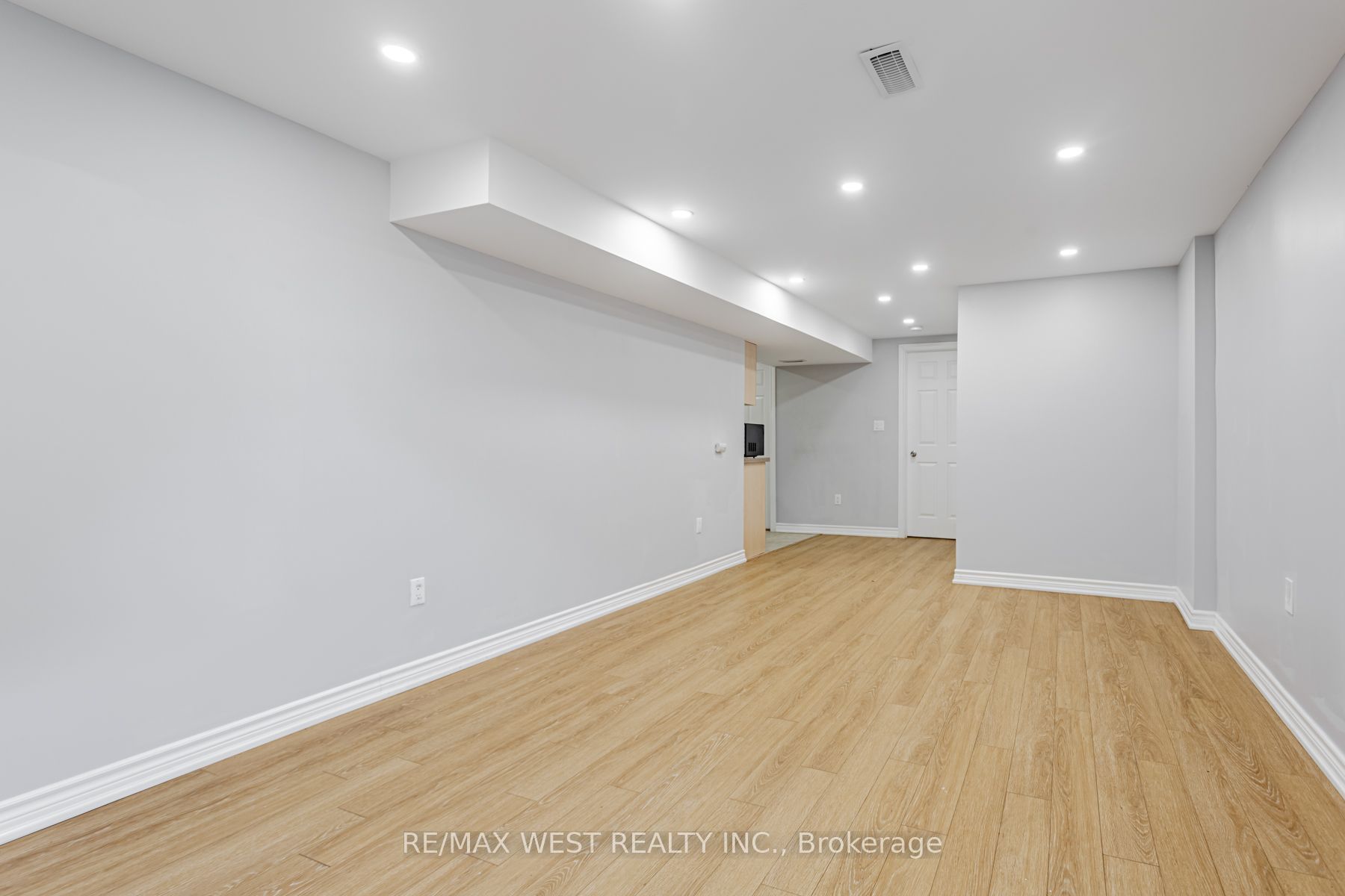 31 Clair Road Basement, Toronto, ON M3N 1A7 photo 3