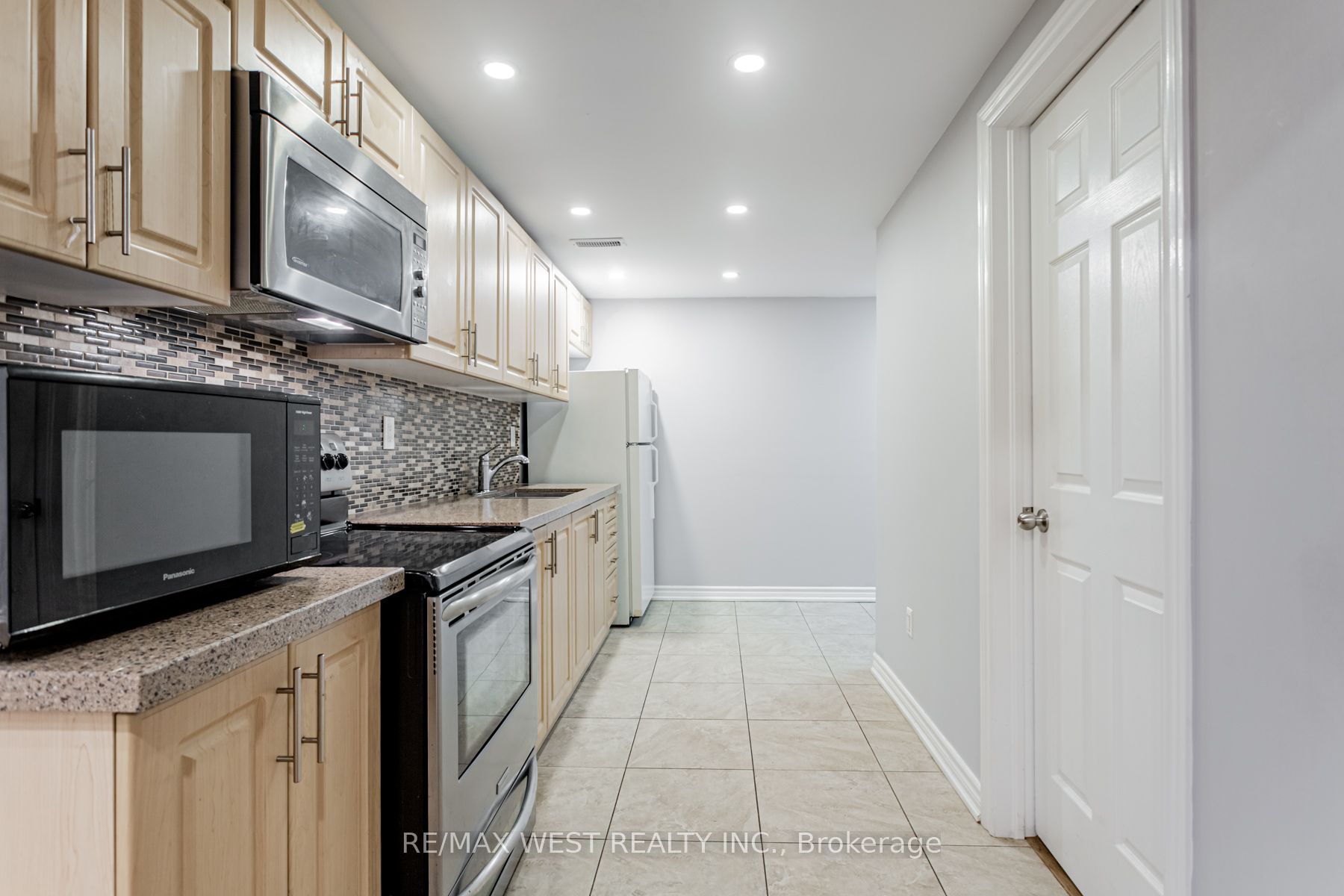 31 Clair Road Basement, Toronto, ON M3N 1A7 photo 4