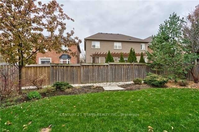 170 Tawny Crescent, Oakville, ON L6L 6T4 photo 3
