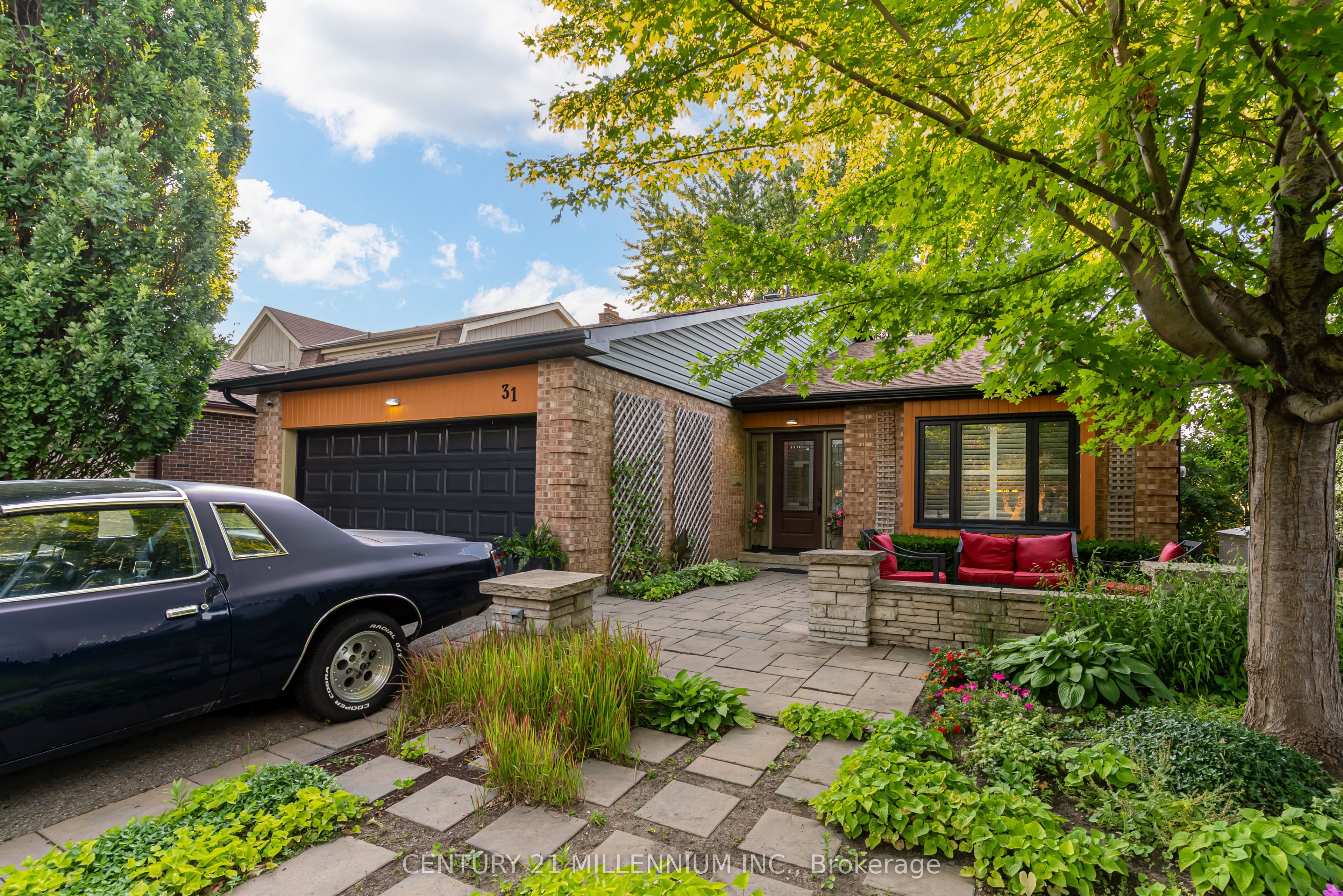31 Mansfield Street, Brampton, ON L6S 2X8