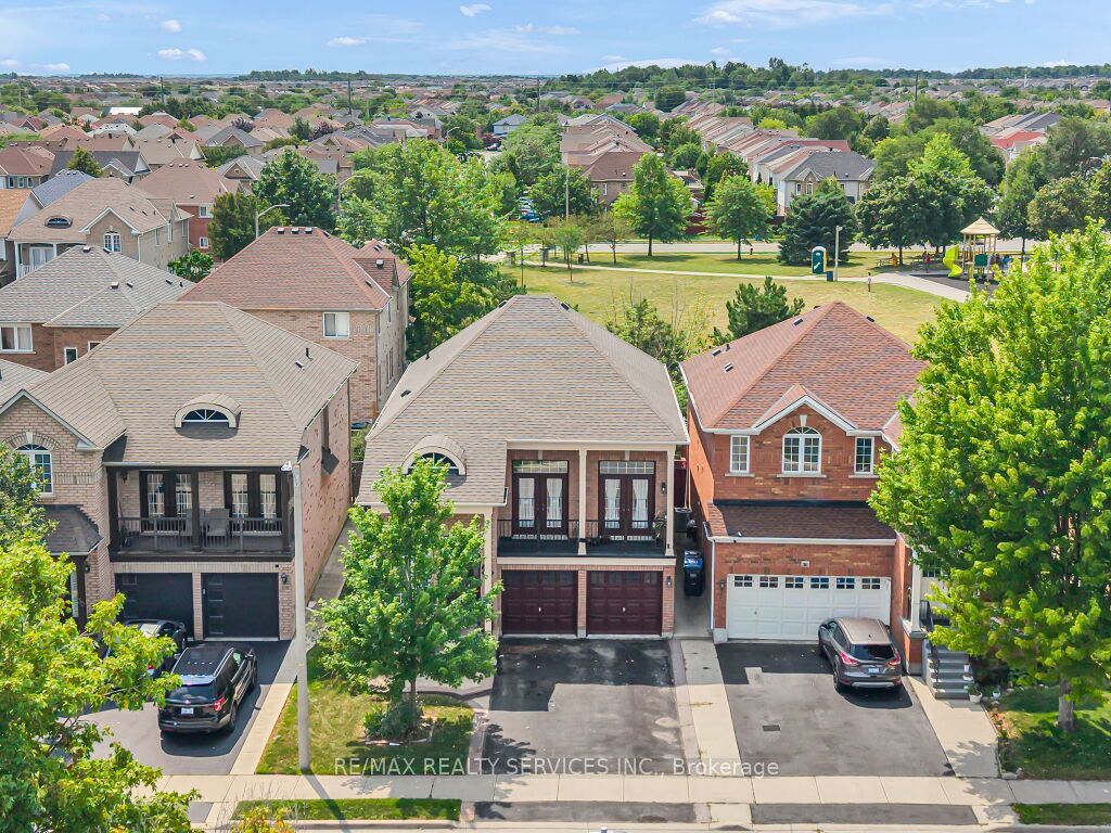 32 Brentcliff Drive, Brampton, ON L7A 2N1